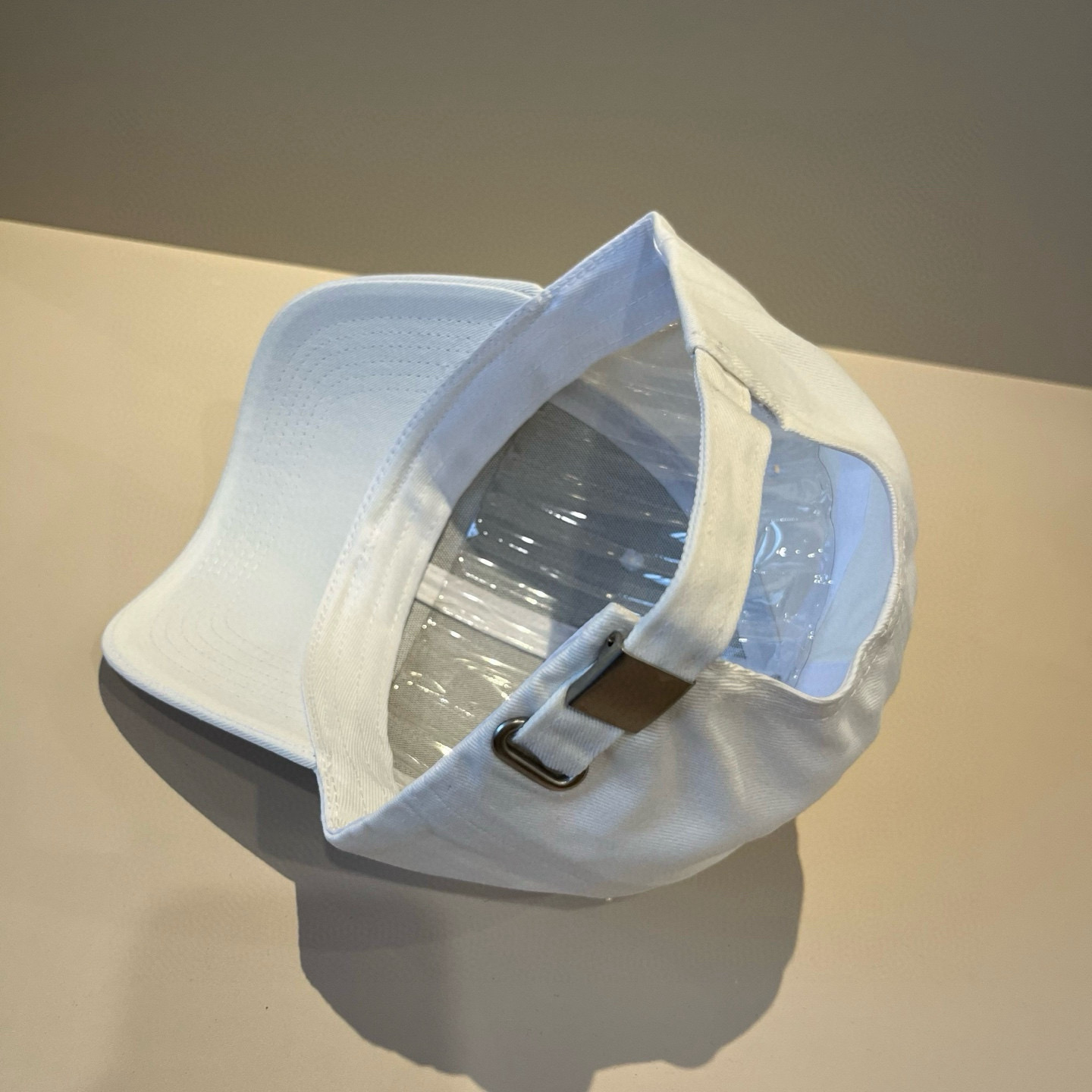 🧢路易威登棒球帽 LouisVuitton😍新款LV棒球帽，重工打造♥️高端大气，百搭款🤗男女通用！跑量