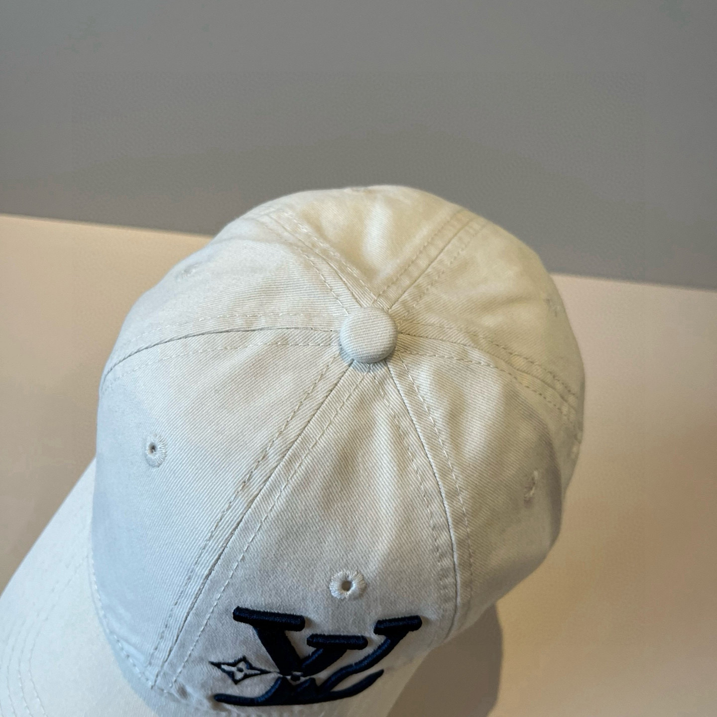 🧢路易威登棒球帽 LouisVuitton😍新款LV棒球帽，重工打造♥️高端大气，百搭款🤗男女通用！跑量