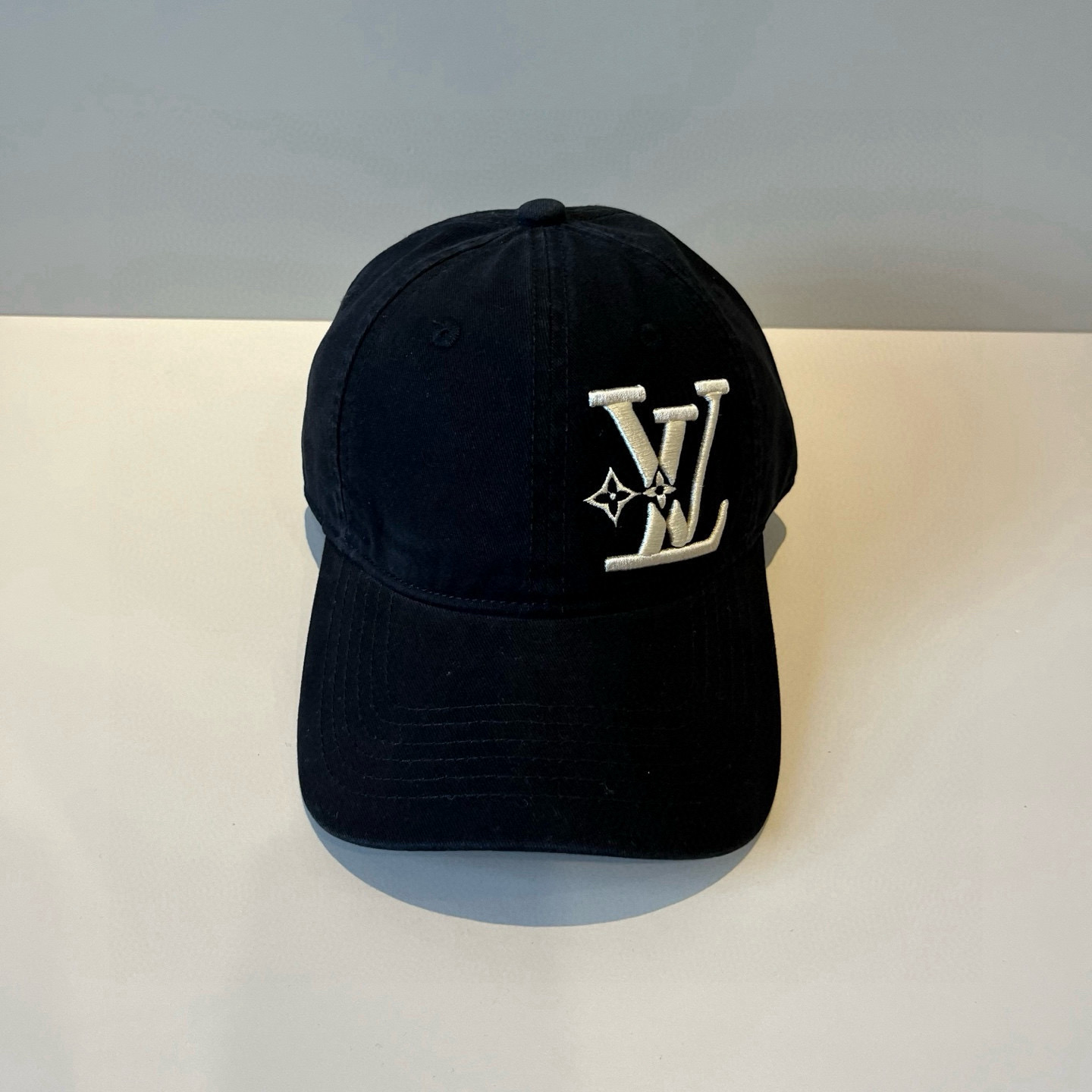 🧢路易威登棒球帽 LouisVuitton😍新款LV棒球帽，重工打造♥️高端大气，百搭款🤗男女通用！跑量