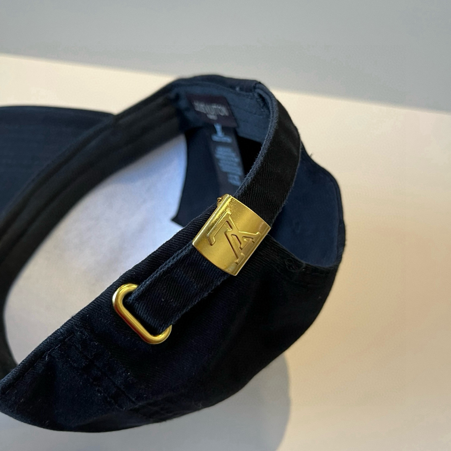 🧢路易威登棒球帽 LouisVuitton😍新款LV棒球帽，重工打造♥️高端大气，百搭款🤗男女通用！跑量