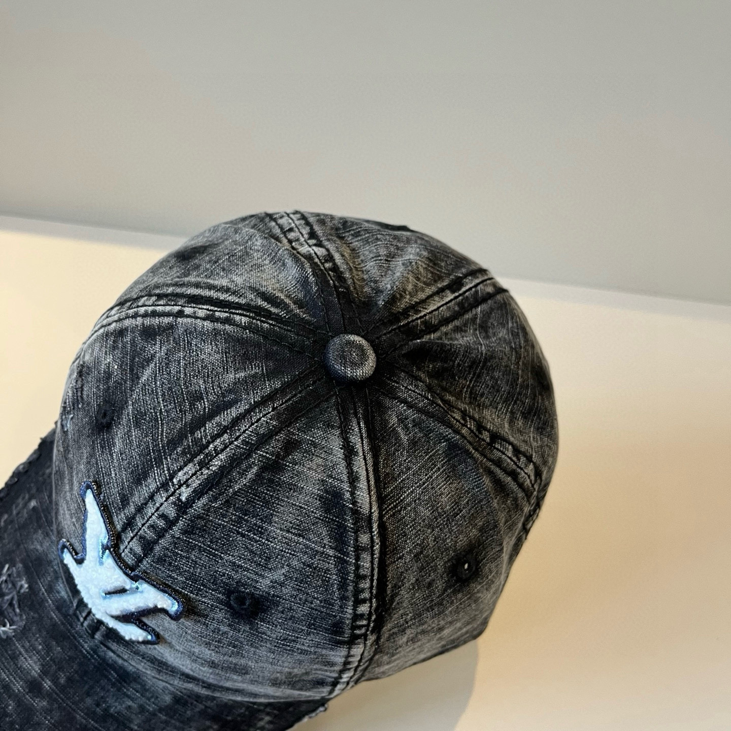 🧢路易威登棒球帽 LouisVuitton😍新款LV棒球帽，重工打造♥️高端大气，百搭款🤗男女通用！跑量