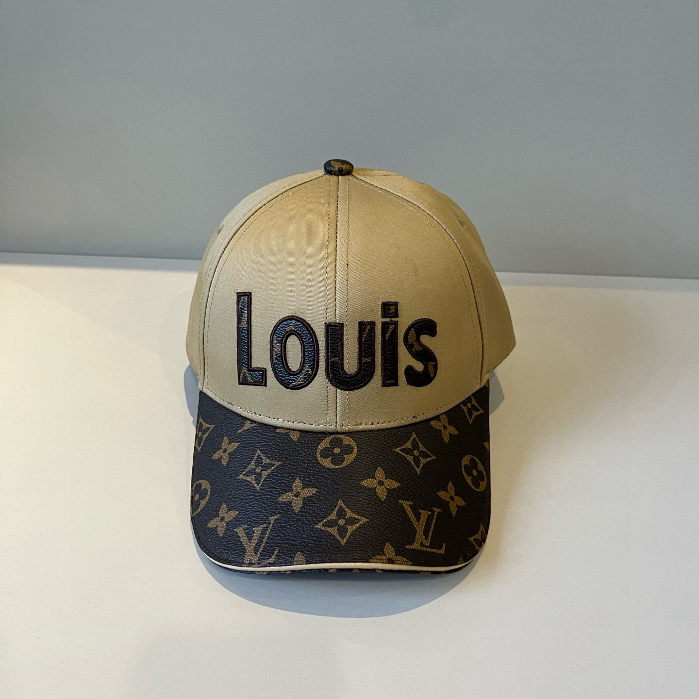 🧢路易威登棒球帽 LouisVuitton😍新款LV棒球帽，重工打造♥️高端大气，百搭款🤗男女通用！跑量