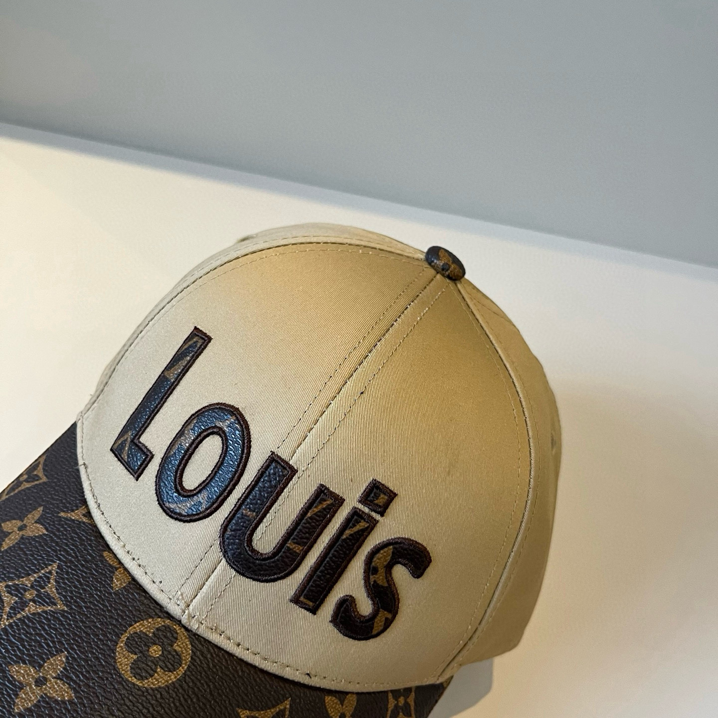 🧢路易威登棒球帽 LouisVuitton😍新款LV棒球帽，重工打造♥️高端大气，百搭款🤗男女通用！跑量