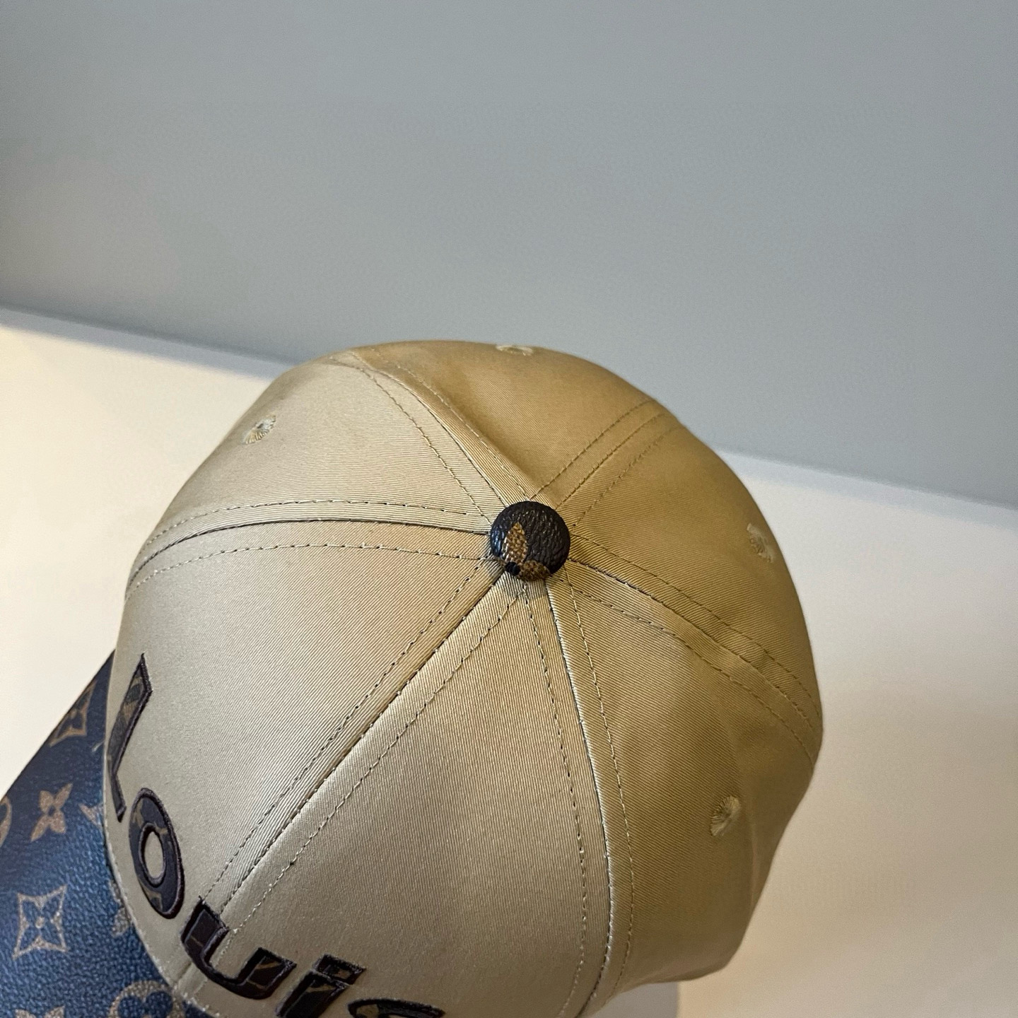 🧢路易威登棒球帽 LouisVuitton😍新款LV棒球帽，重工打造♥️高端大气，百搭款🤗男女通用！跑量