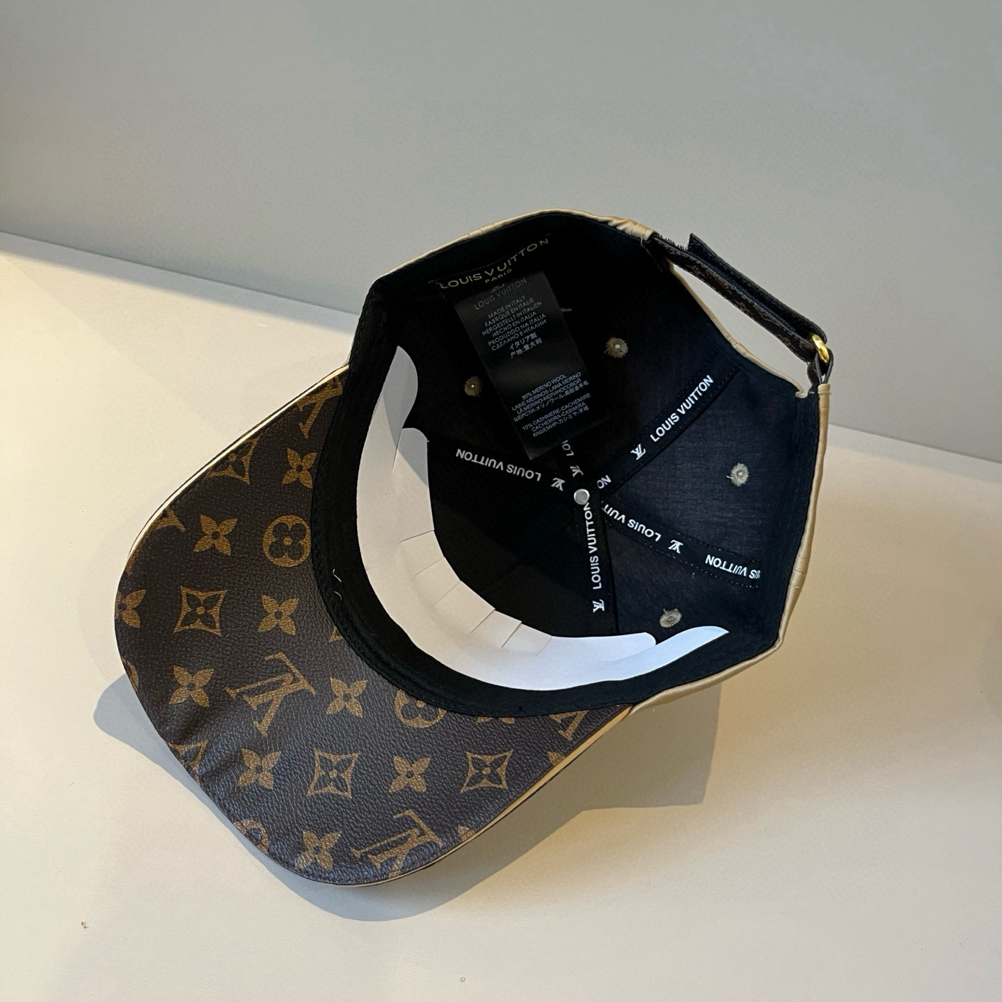 🧢路易威登棒球帽 LouisVuitton😍新款LV棒球帽，重工打造♥️高端大气，百搭款🤗男女通用！跑量