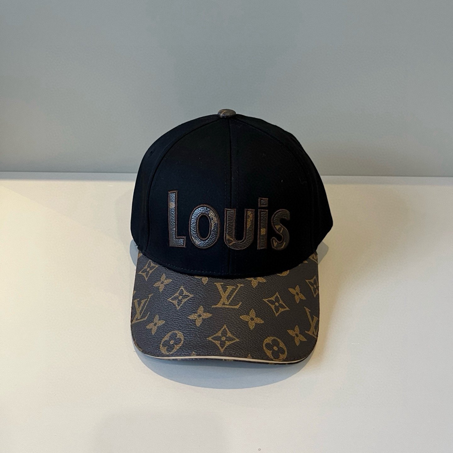 🧢路易威登棒球帽 LouisVuitton😍新款LV棒球帽，重工打造♥️高端大气，百搭款🤗男女通用！跑量