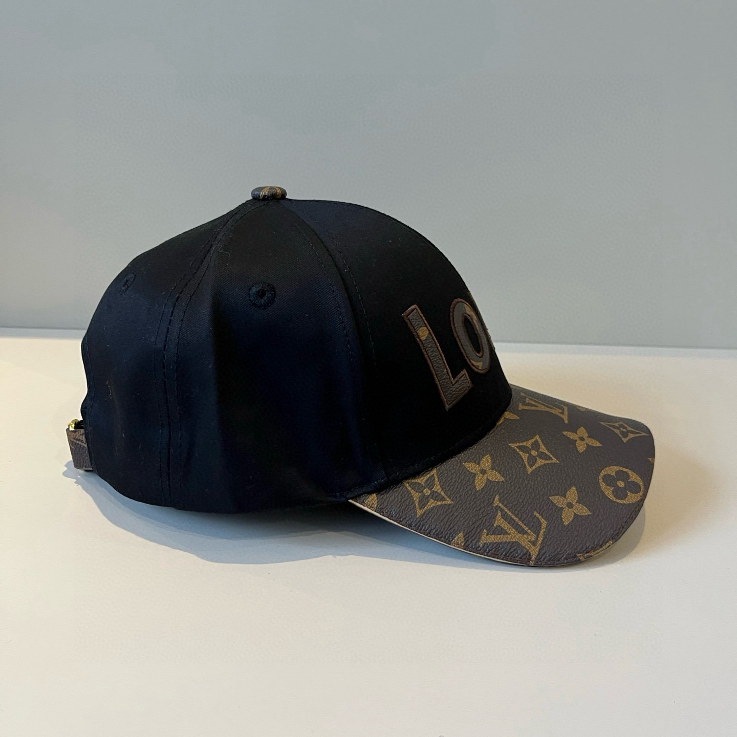 🧢路易威登棒球帽 LouisVuitton😍新款LV棒球帽，重工打造♥️高端大气，百搭款🤗男女通用！跑量