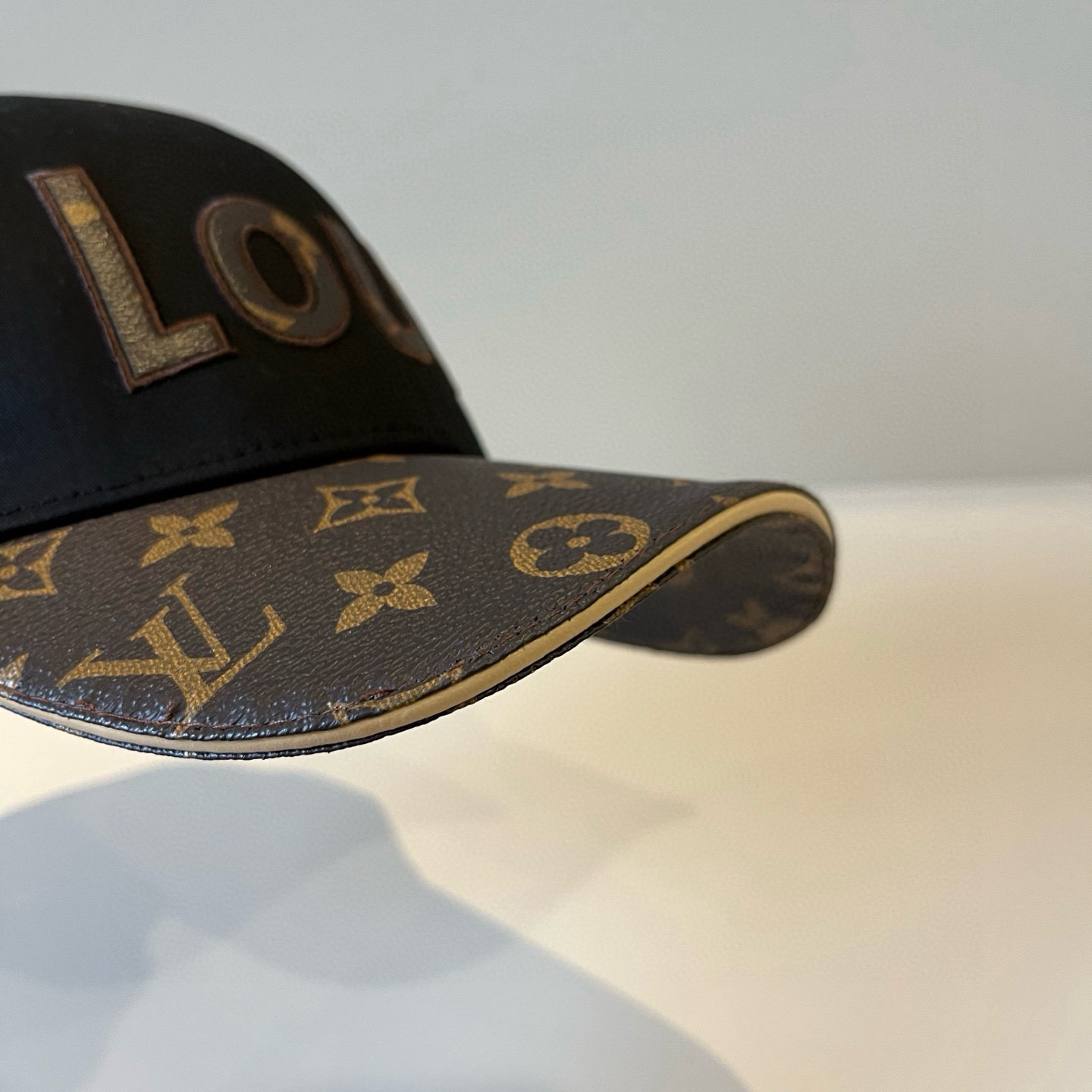 🧢路易威登棒球帽 LouisVuitton😍新款LV棒球帽，重工打造♥️高端大气，百搭款🤗男女通用！跑量