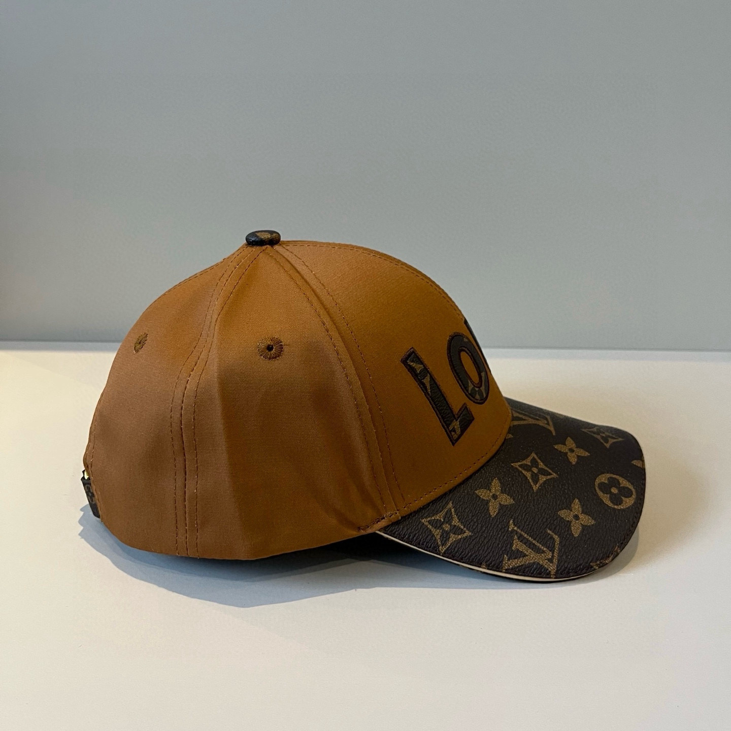 🧢路易威登棒球帽 LouisVuitton😍新款LV棒球帽，重工打造♥️高端大气，百搭款🤗男女通用！跑量