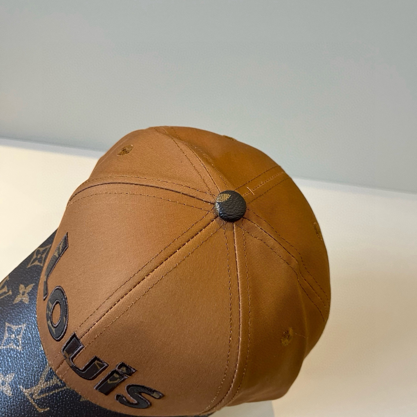 🧢路易威登棒球帽 LouisVuitton😍新款LV棒球帽，重工打造♥️高端大气，百搭款🤗男女通用！跑量