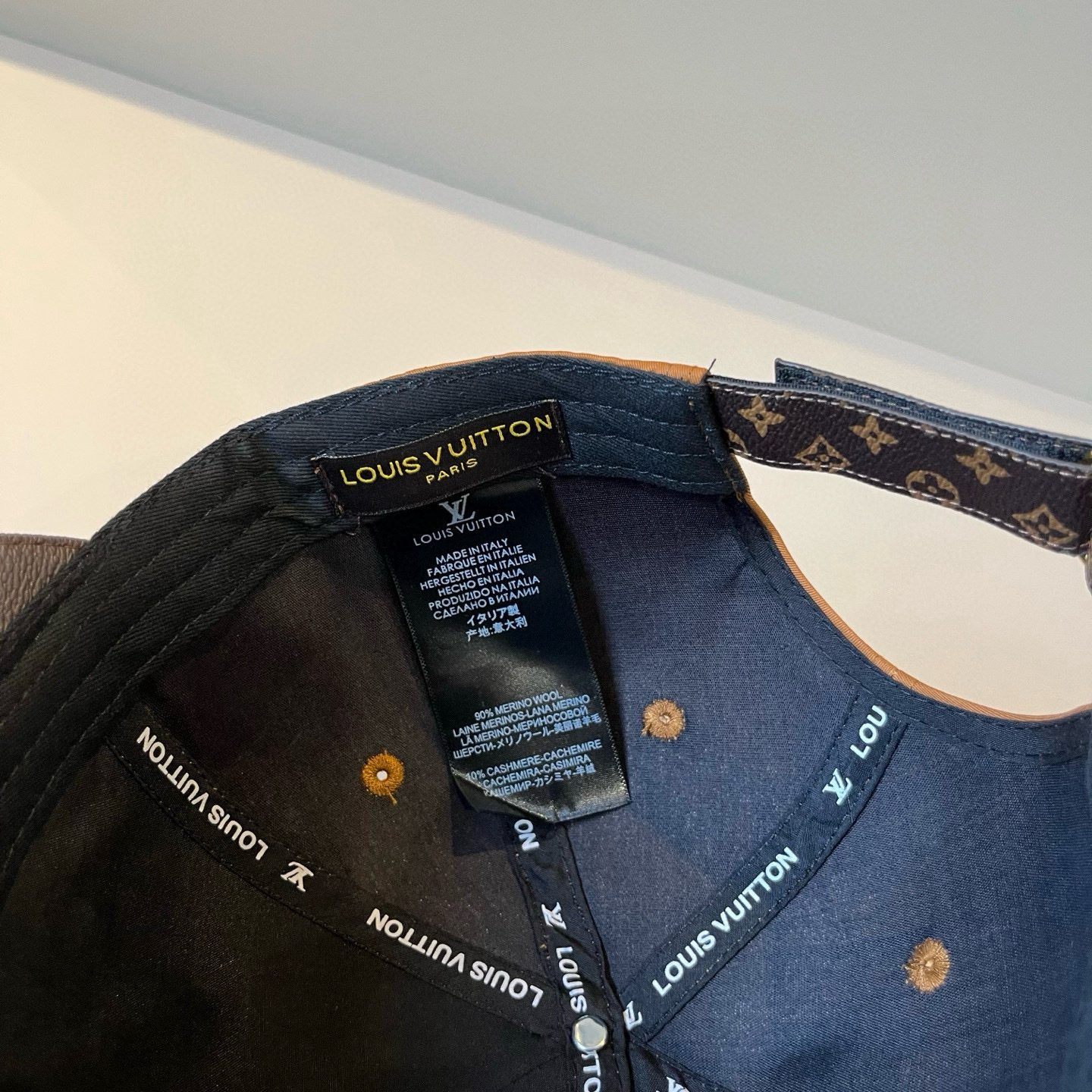 🧢路易威登棒球帽 LouisVuitton😍新款LV棒球帽，重工打造♥️高端大气，百搭款🤗男女通用！跑量