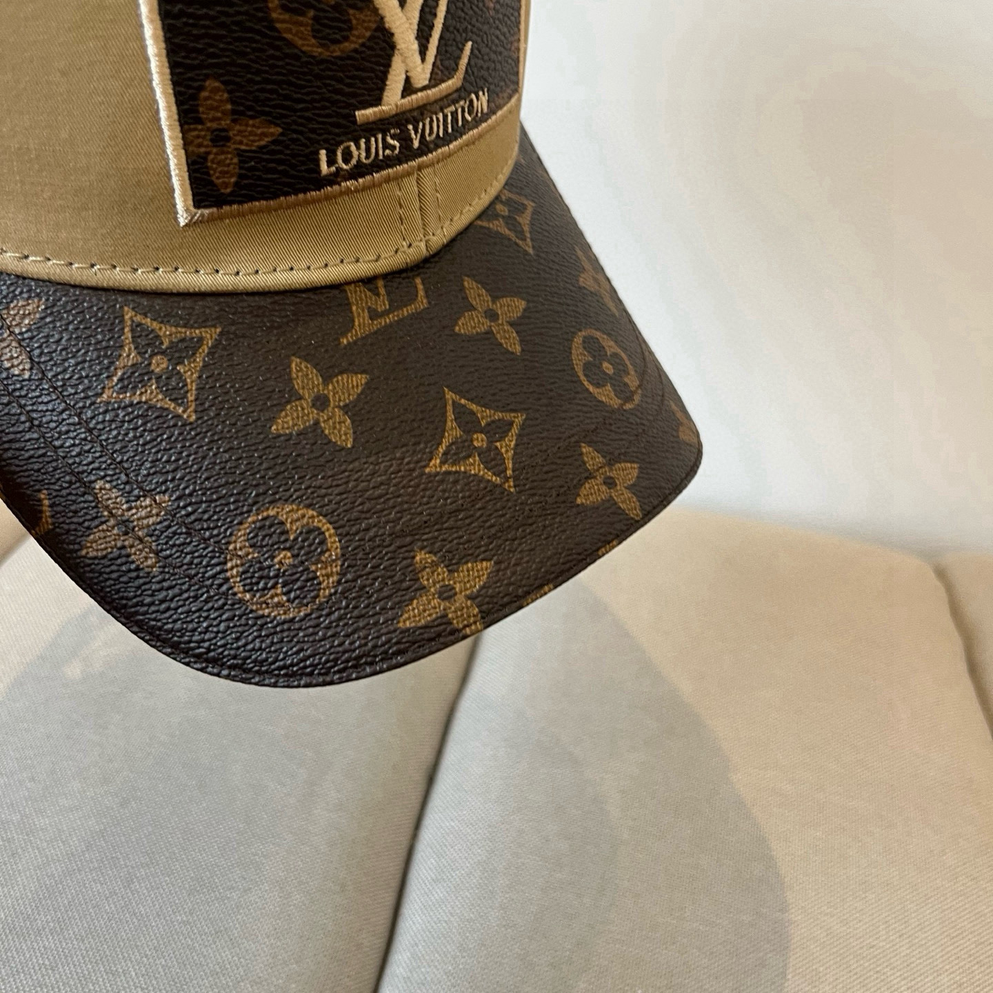 🧢路易威登棒球帽 LouisVuitton😍新款LV棒球帽，重工打造♥️高端大气，百搭款🤗男女通用！跑量