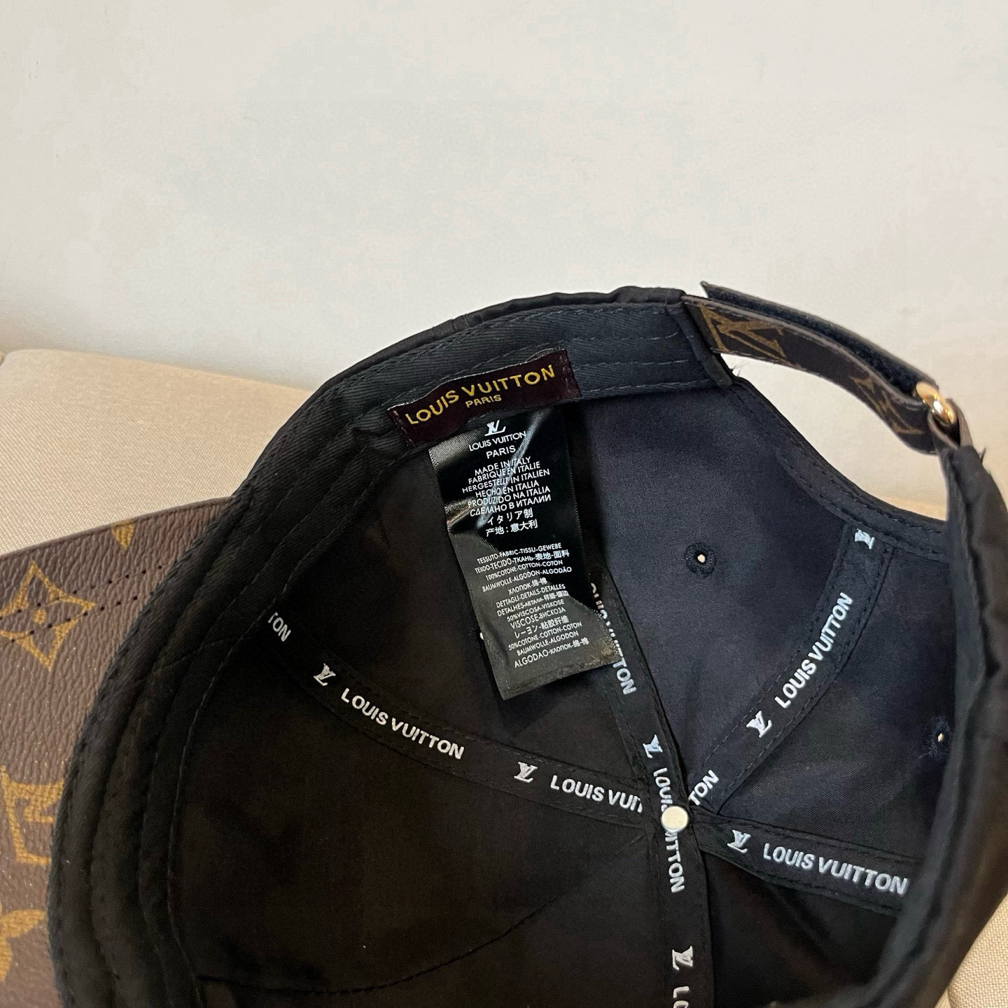 🧢路易威登棒球帽 LouisVuitton😍新款LV棒球帽，重工打造♥️高端大气，百搭款🤗男女通用！跑量