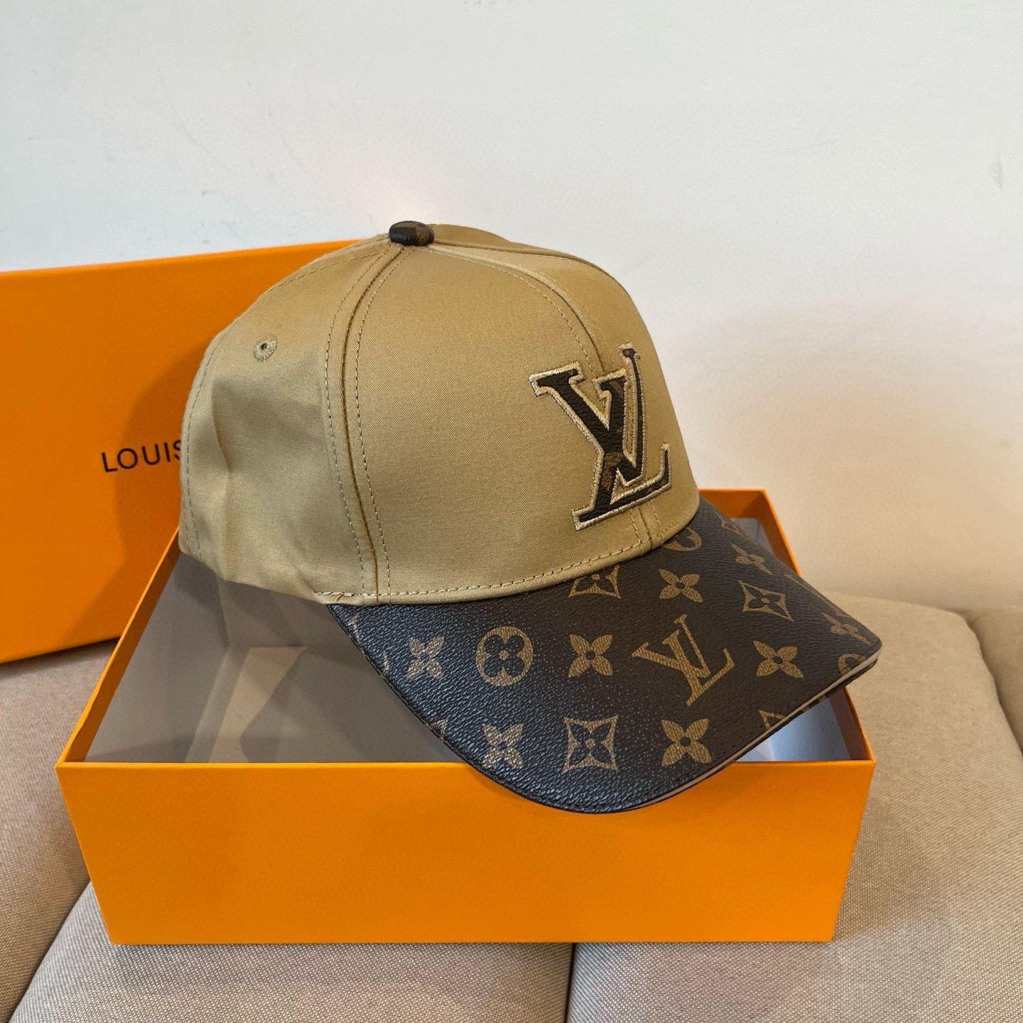 🧢路易威登棒球帽 LouisVuitton😍新款LV棒球帽，重工打造♥️高端大气，百搭款🤗男女通用！跑量