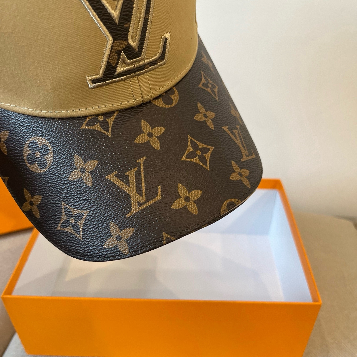 🧢路易威登棒球帽 LouisVuitton😍新款LV棒球帽，重工打造♥️高端大气，百搭款🤗男女通用！跑量