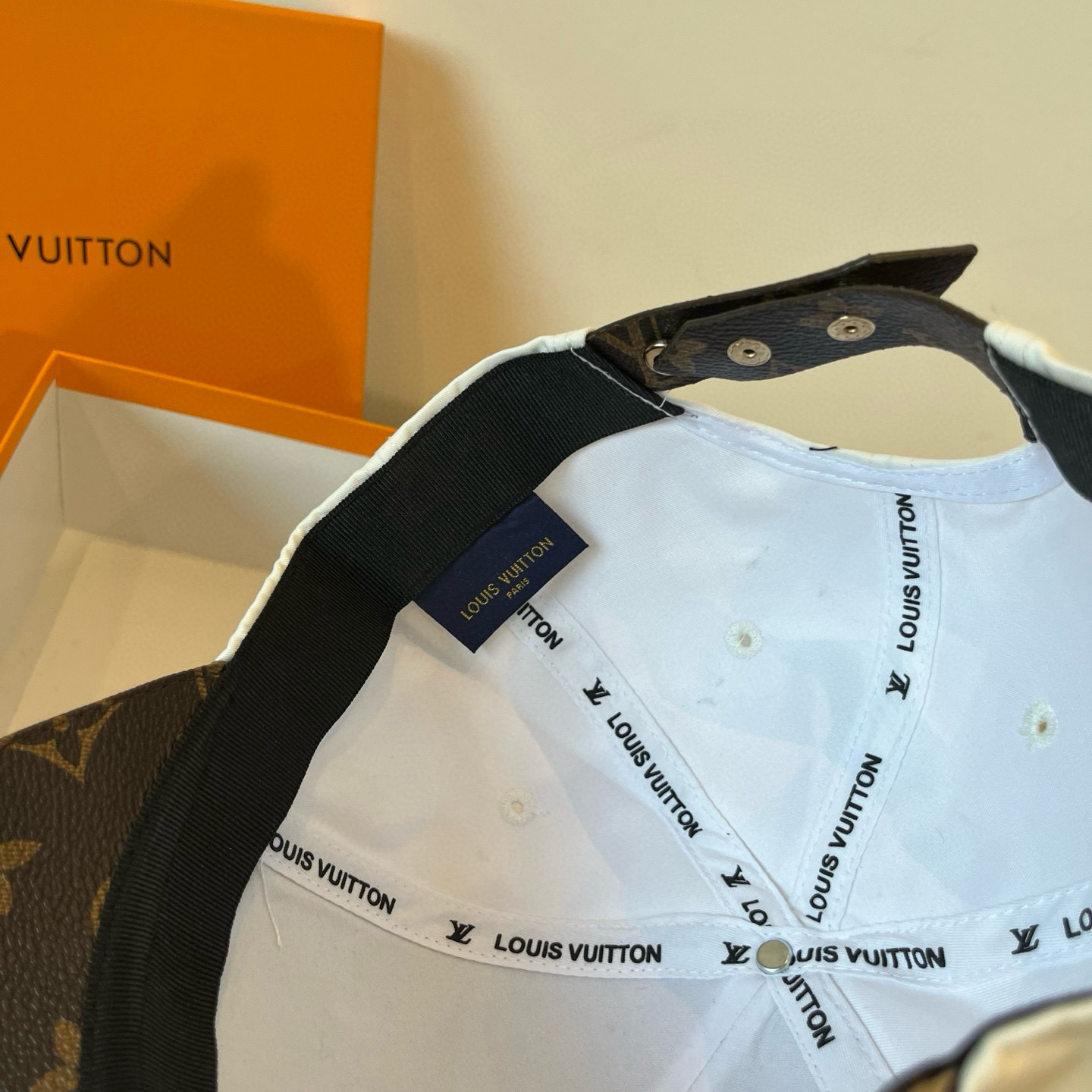 🧢路易威登棒球帽 LouisVuitton😍新款LV棒球帽，重工打造♥️高端大气，百搭款🤗男女通用！跑量