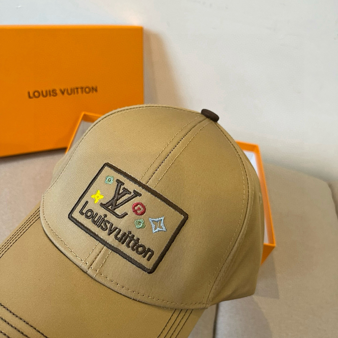 🧢路易威登棒球帽 LouisVuitton😍新款LV棒球帽，重工打造♥️高端大气，百搭款🤗男女通用！跑量