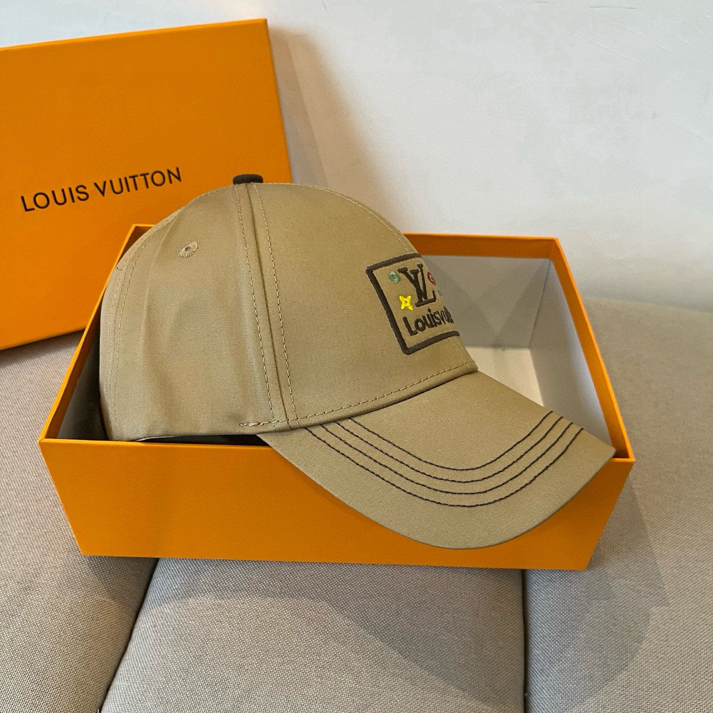 🧢路易威登棒球帽 LouisVuitton😍新款LV棒球帽，重工打造♥️高端大气，百搭款🤗男女通用！跑量