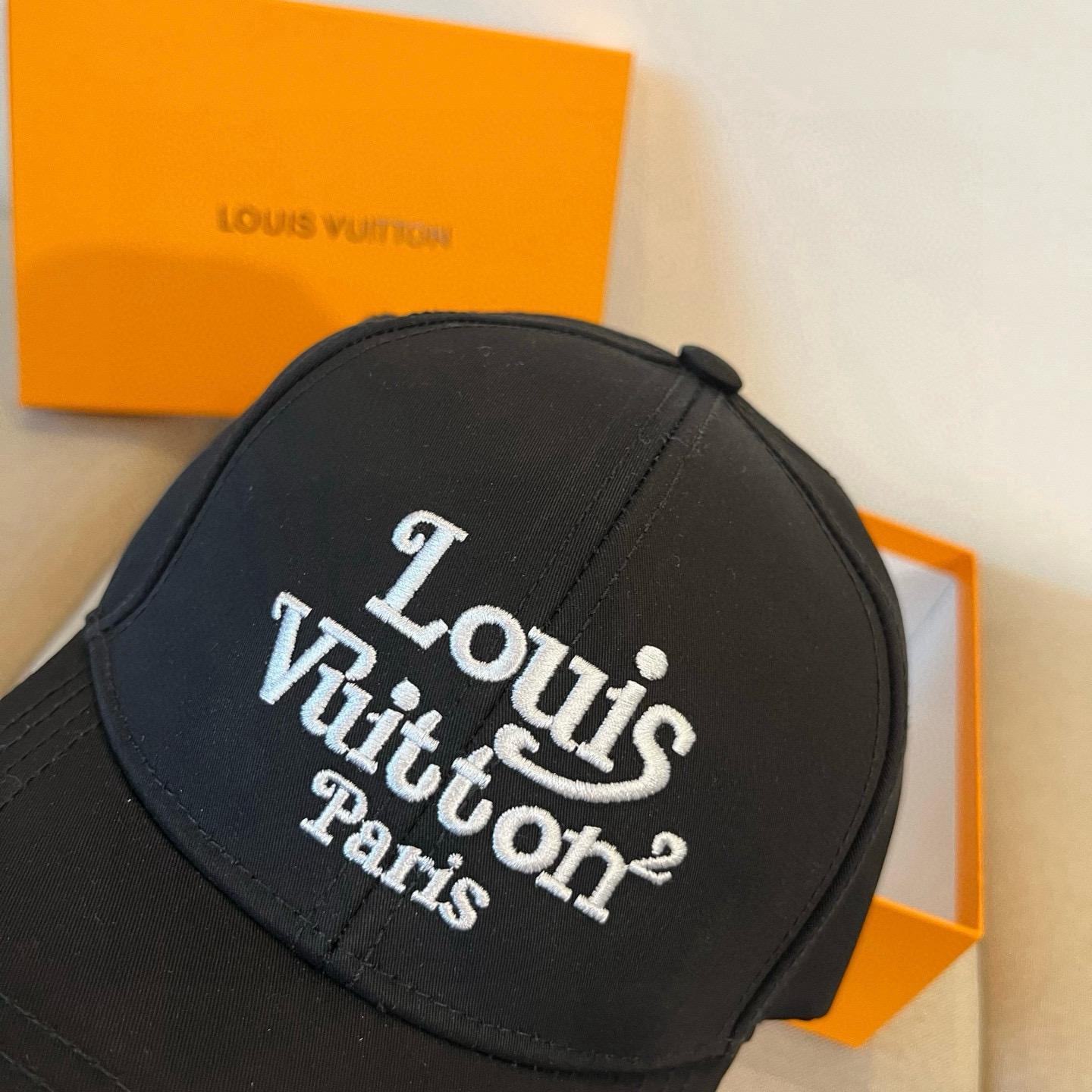 🧢路易威登棒球帽 LouisVuitton😍新款LV棒球帽，重工打造♥️高端大气，百搭款🤗男女通用！跑量