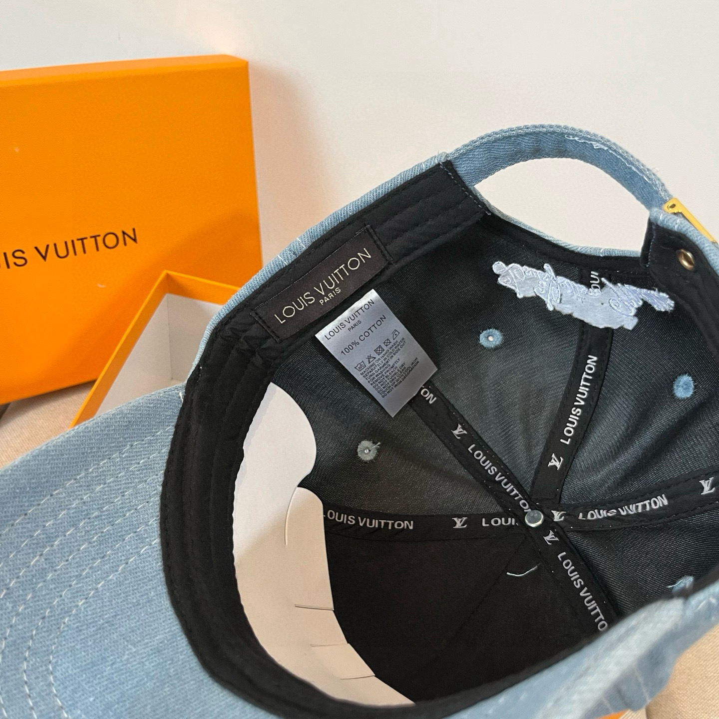 🧢路易威登棒球帽 LouisVuitton😍新款LV棒球帽，重工打造♥️高端大气，百搭款🤗男女通用！跑量