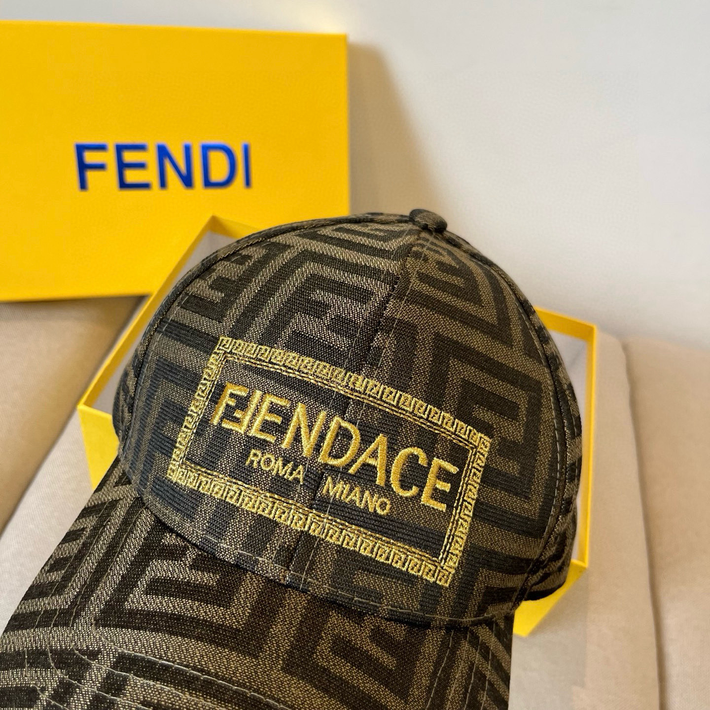  FENDI芬迪 老花系列棒球帽🧢 经典FF中古单品，气质穿搭单品，质量杠杠👍