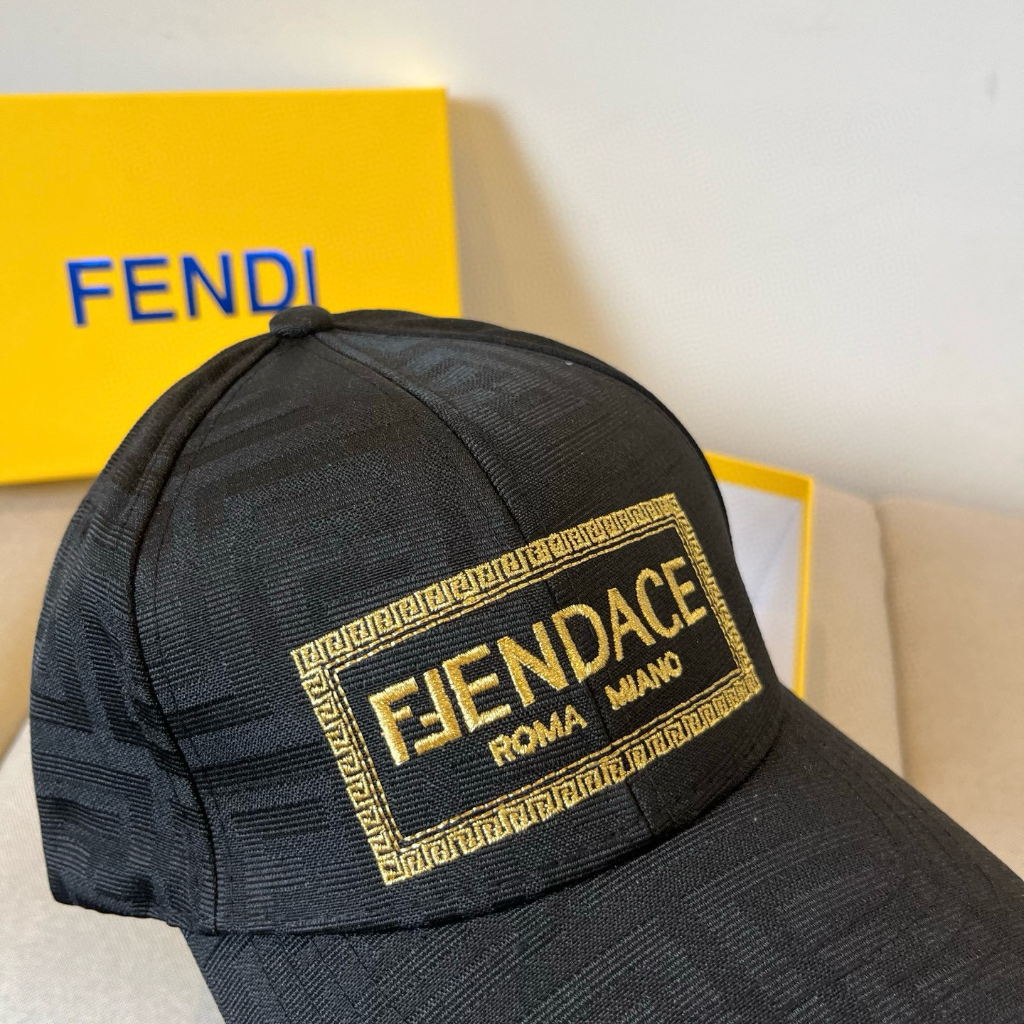  FENDI芬迪 老花系列棒球帽🧢 经典FF中古单品，气质穿搭单品，质量杠杠👍