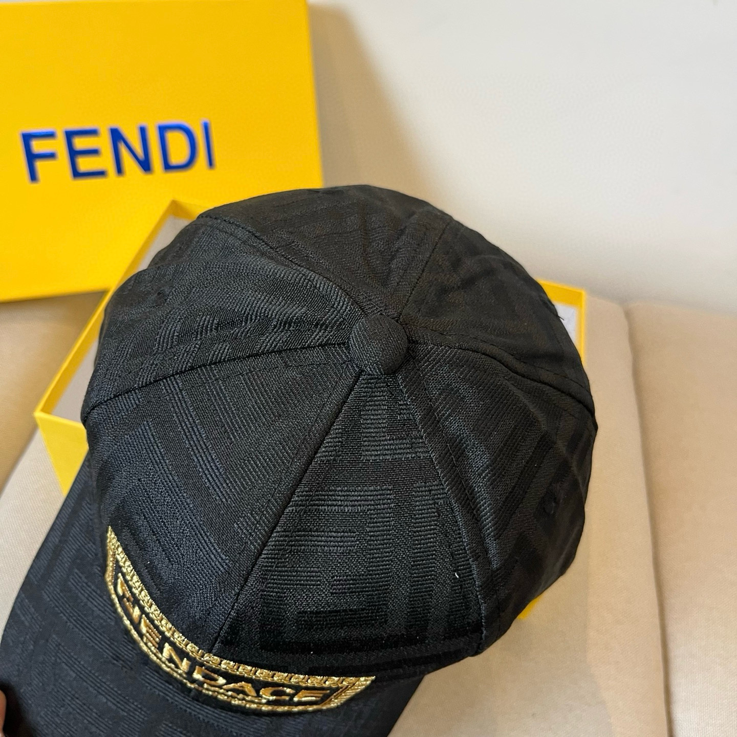  FENDI芬迪 老花系列棒球帽🧢 经典FF中古单品，气质穿搭单品，质量杠杠👍