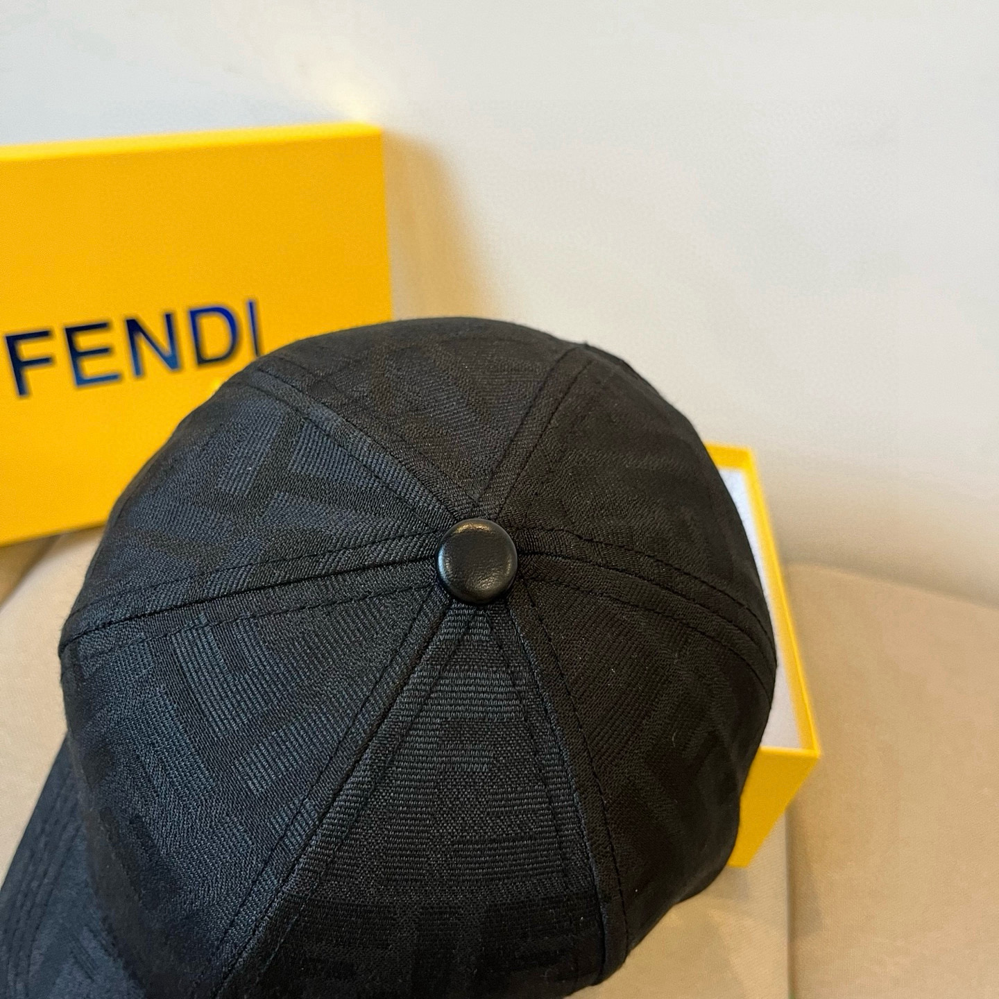  FENDI芬迪 老花系列棒球帽🧢 经典FF中古单品，气质穿搭单品，质量杠杠👍