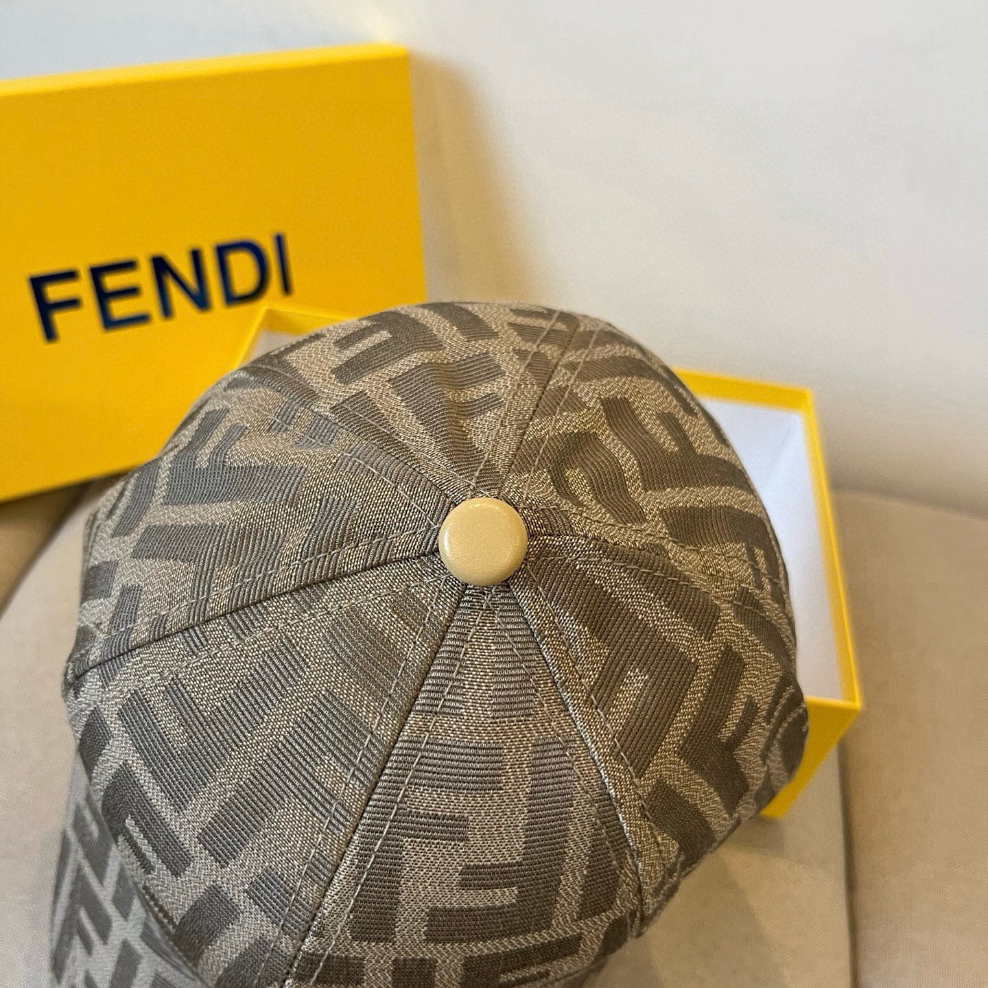  FENDI芬迪 老花系列棒球帽🧢 经典FF中古单品，气质穿搭单品，质量杠杠👍