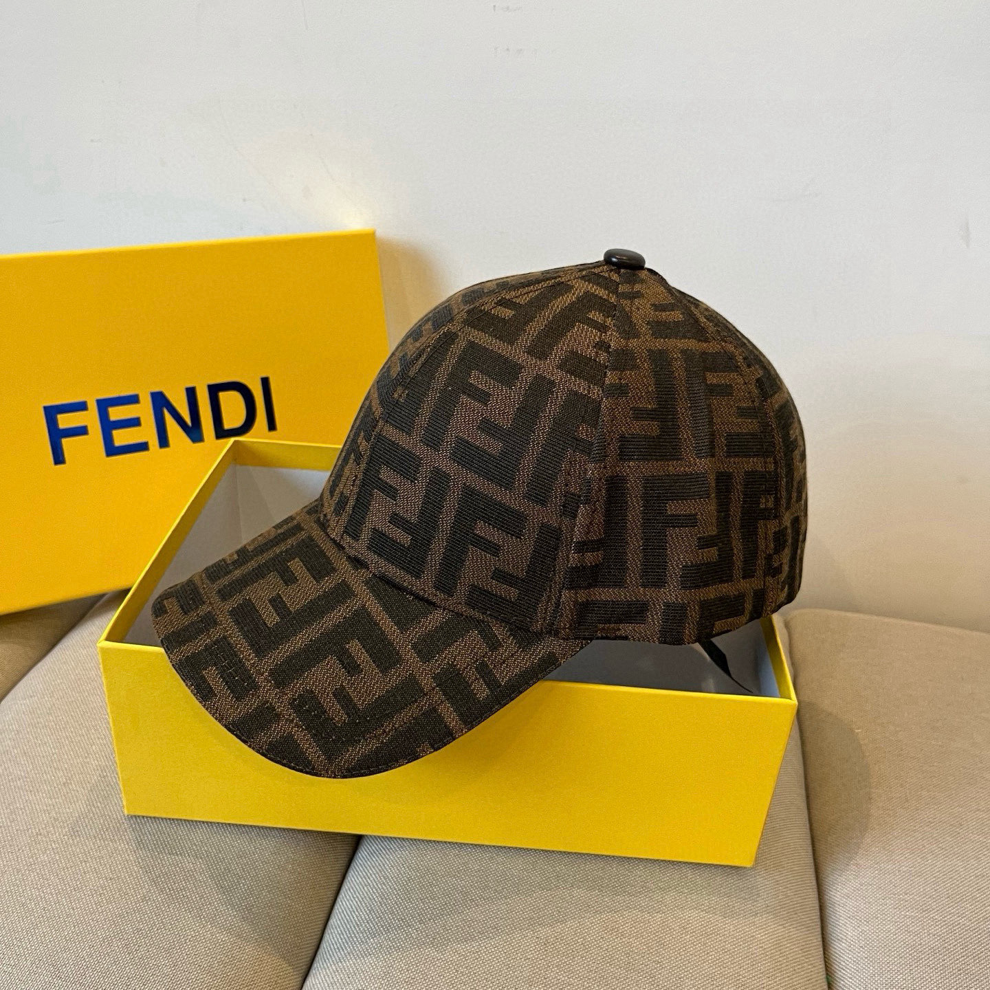  FENDI芬迪 老花系列棒球帽🧢 经典FF中古单品，气质穿搭单品，质量杠杠👍