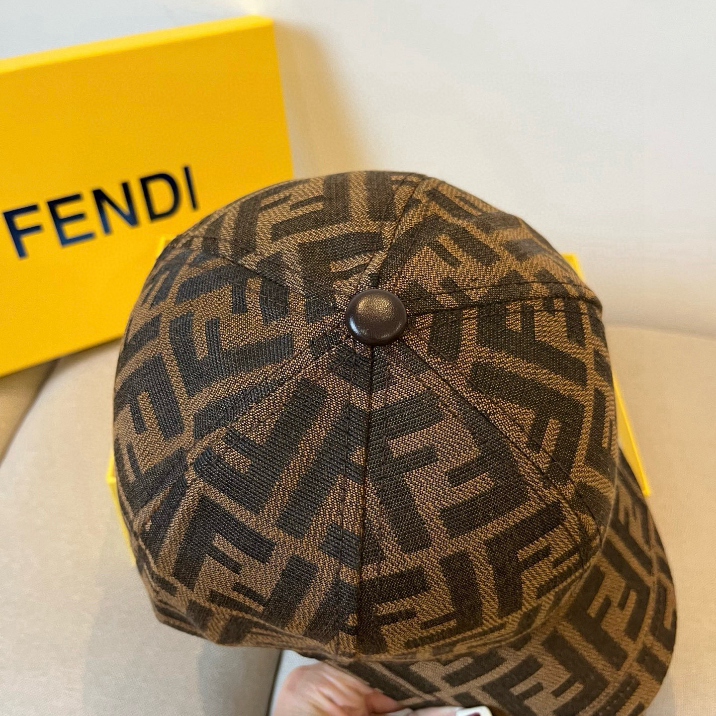  FENDI芬迪 老花系列棒球帽🧢 经典FF中古单品，气质穿搭单品，质量杠杠👍