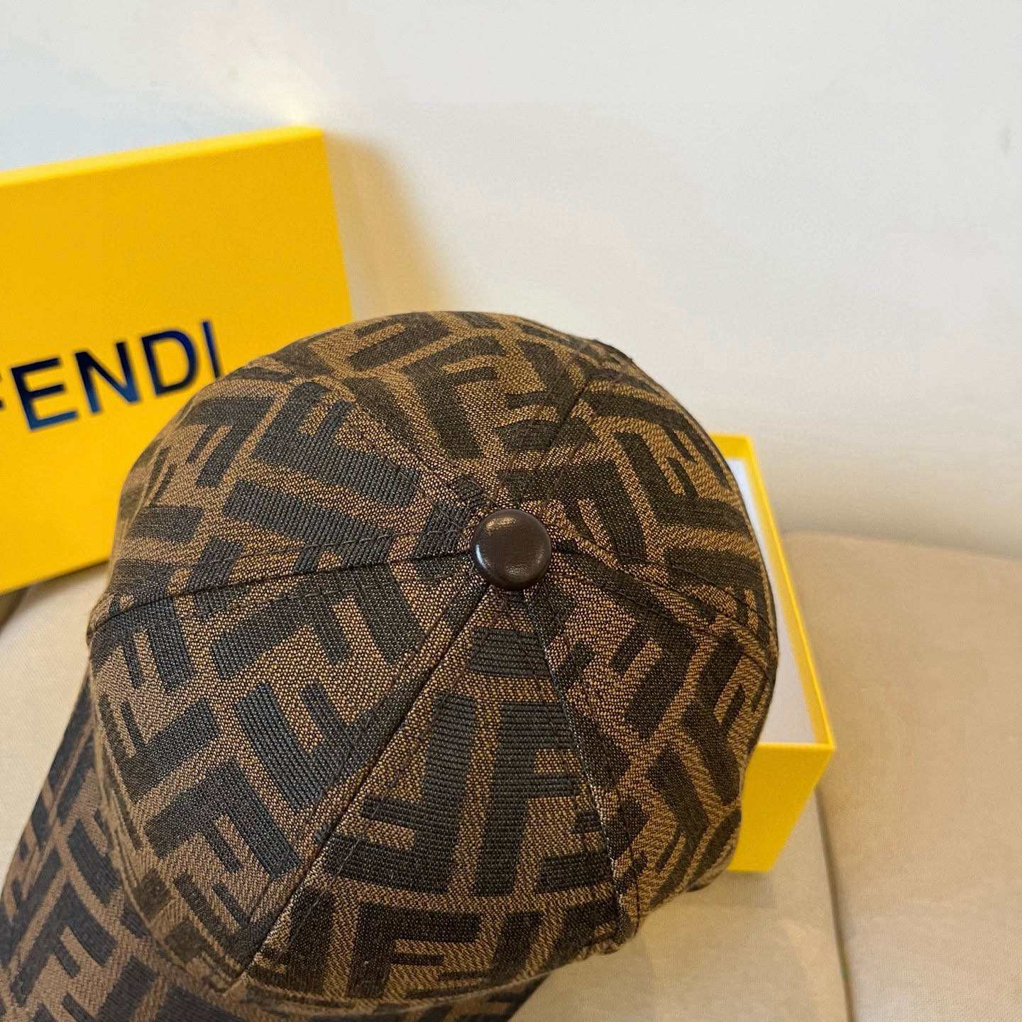  FENDI芬迪 老花系列棒球帽🧢 经典FF中古单品，气质穿搭单品，质量杠杠👍