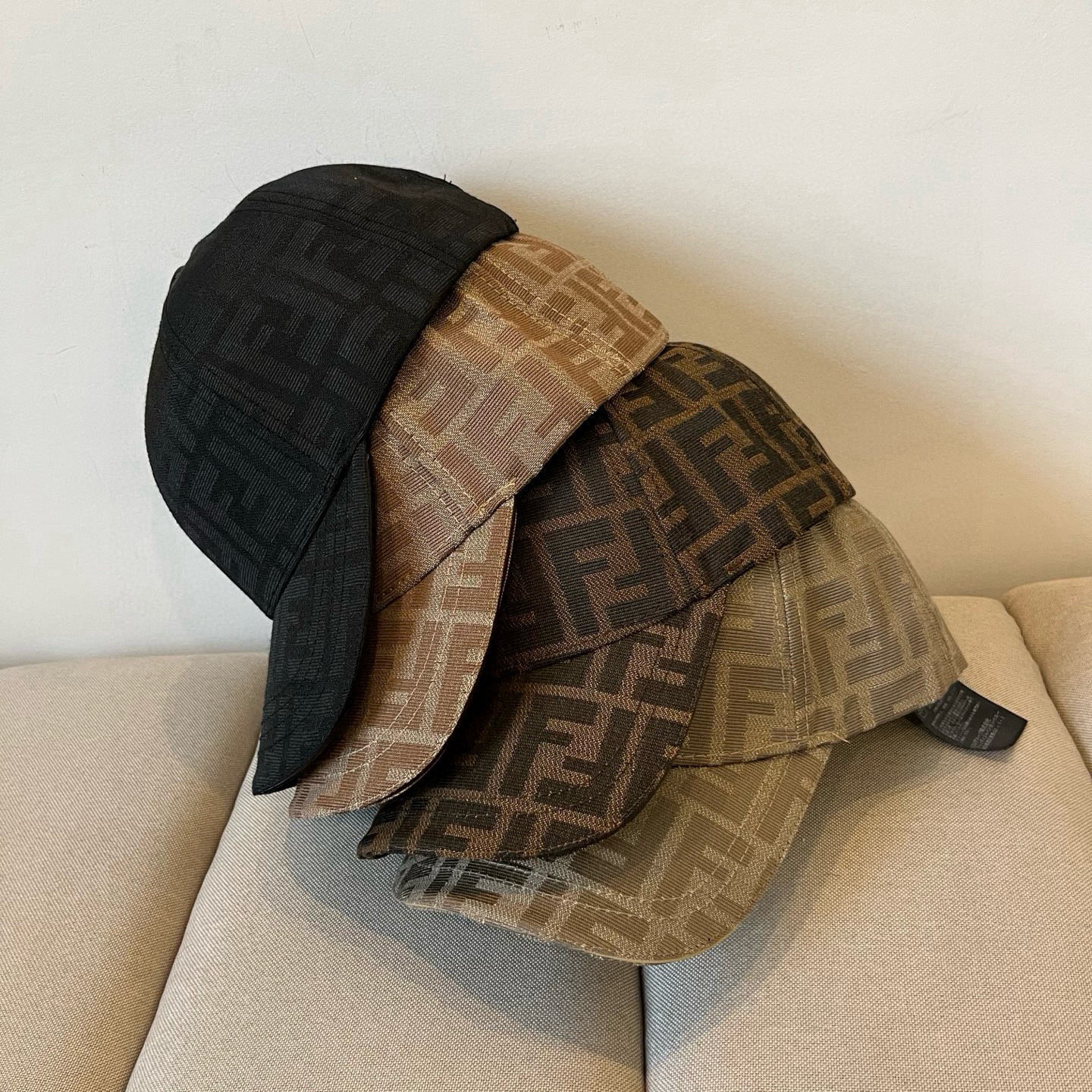  FENDI芬迪 老花系列棒球帽🧢 经典FF中古单品，气质穿搭单品，质量杠杠👍