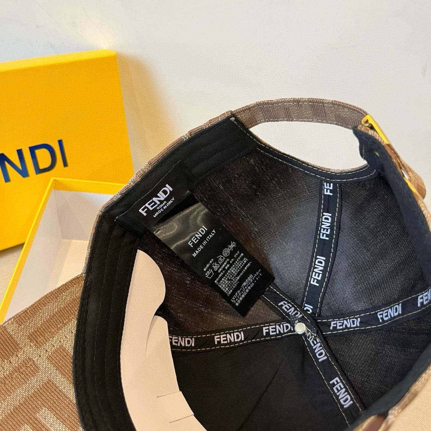  FENDI芬迪 老花系列棒球帽🧢 经典FF中古单品，气质穿搭单品，质量杠杠👍