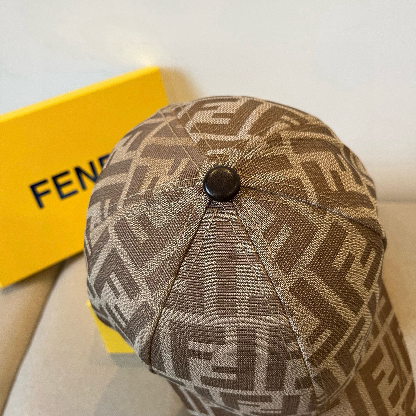  FENDI芬迪 老花系列棒球帽🧢 经典FF中古单品，气质穿搭单品，质量杠杠👍
