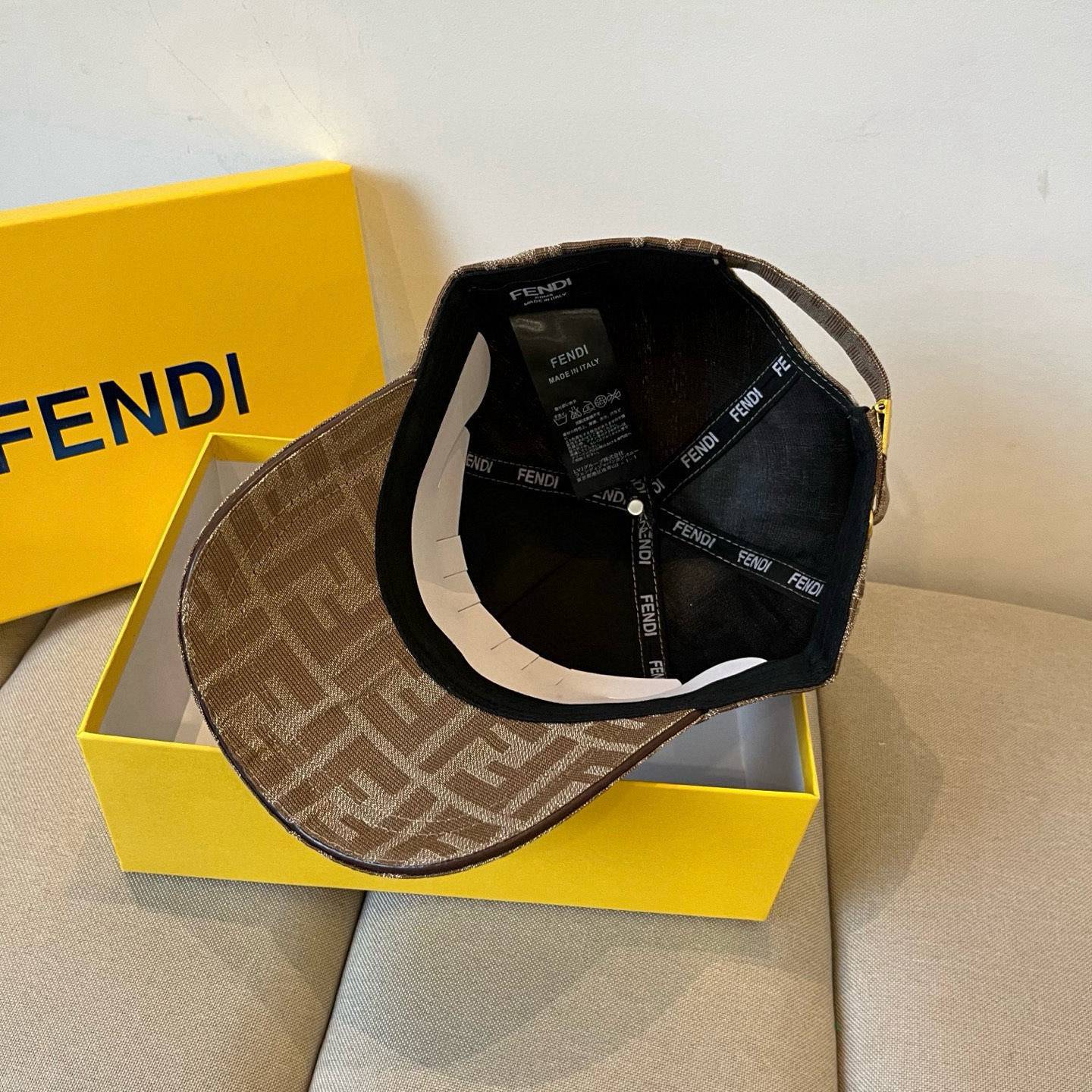  FENDI芬迪 老花系列棒球帽🧢 经典FF中古单品，气质穿搭单品，质量杠杠👍