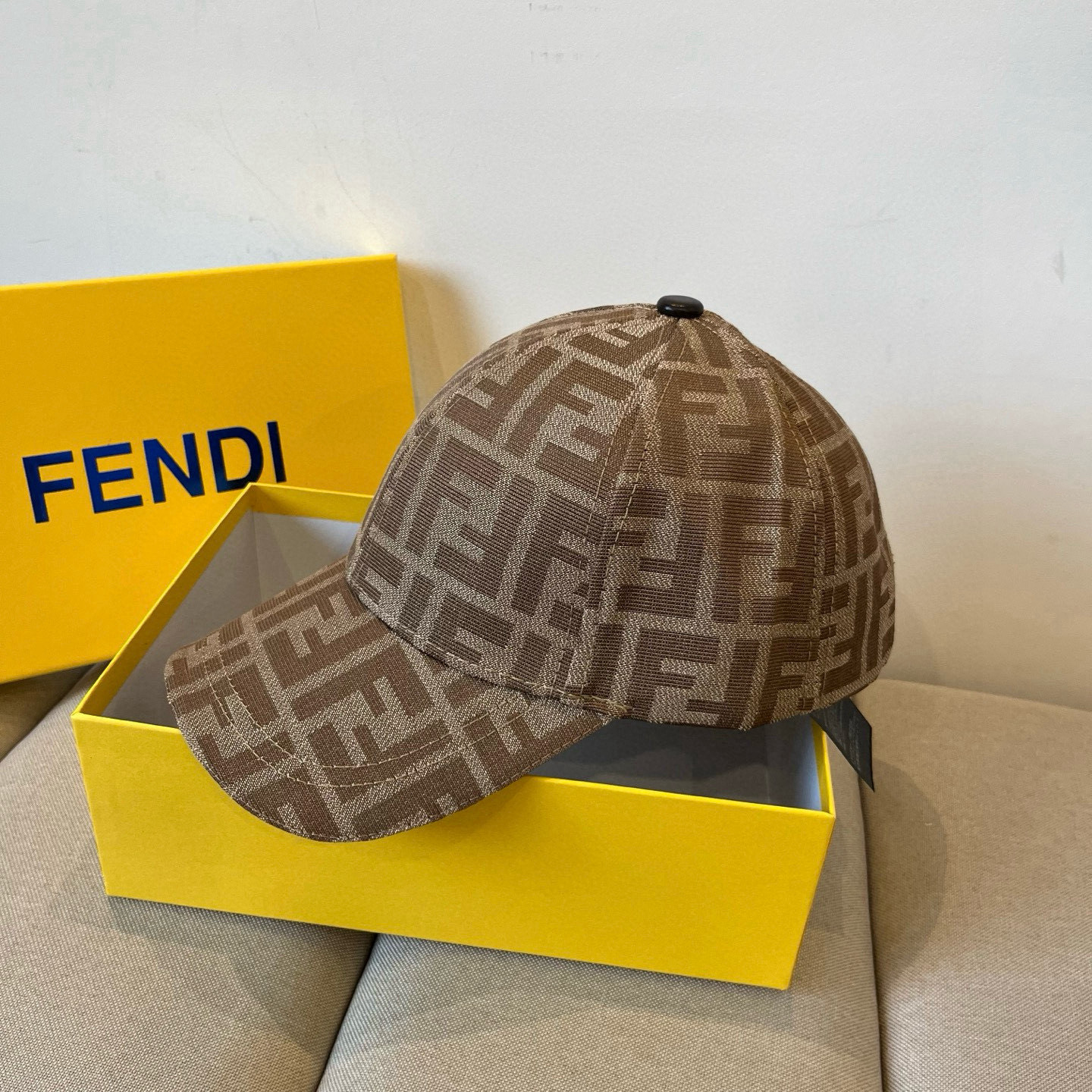  FENDI芬迪 老花系列棒球帽🧢 经典FF中古单品，气质穿搭单品，质量杠杠👍