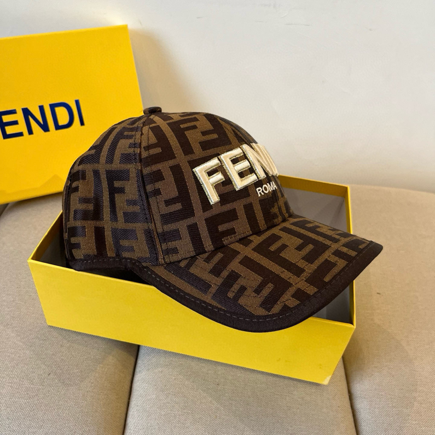  FENDI芬迪 老花系列棒球帽🧢 经典FF中古单品，气质穿搭单品，质量杠杠👍