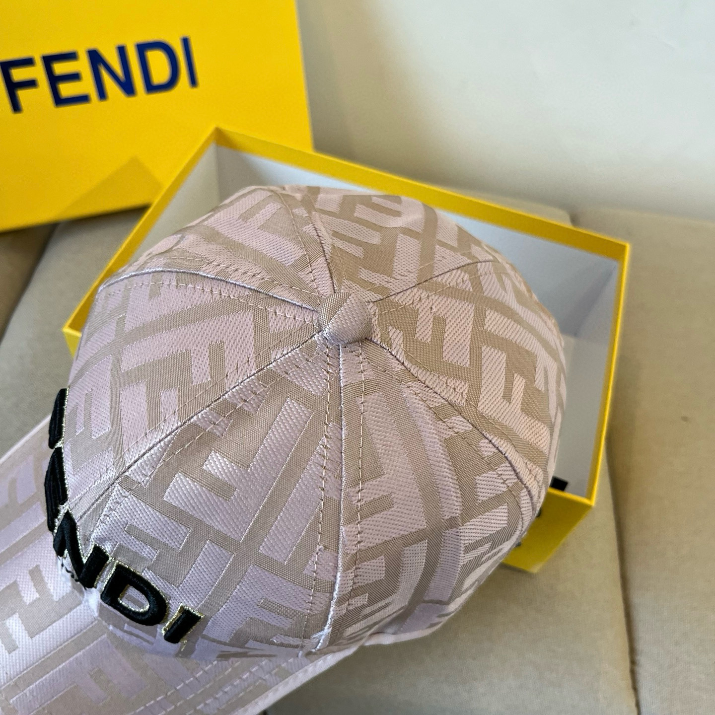  FENDI芬迪 老花系列棒球帽🧢 经典FF中古单品，气质穿搭单品，质量杠杠👍