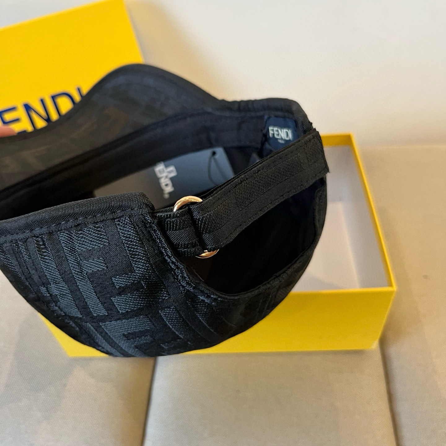  FENDI芬迪 老花系列棒球帽🧢 经典FF中古单品，气质穿搭单品，质量杠杠👍