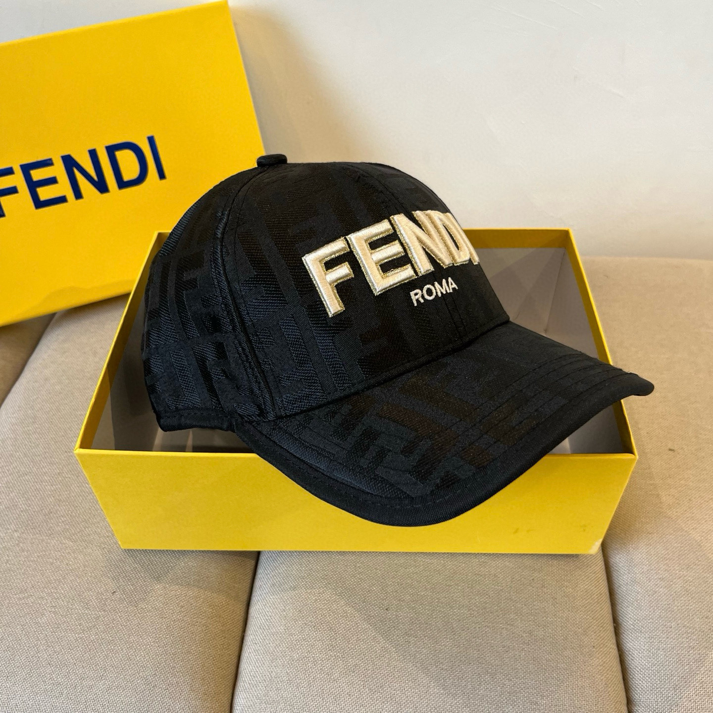  FENDI芬迪 老花系列棒球帽🧢 经典FF中古单品，气质穿搭单品，质量杠杠👍