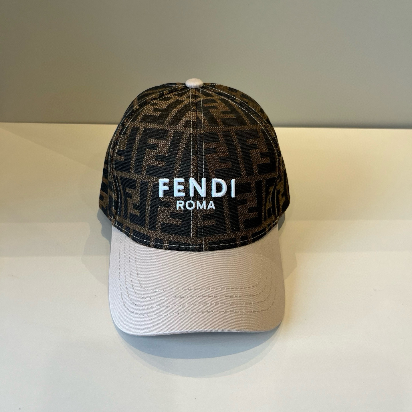  FENDI芬迪 老花系列棒球帽🧢 经典FF中古单品，气质穿搭单品，质量杠杠👍