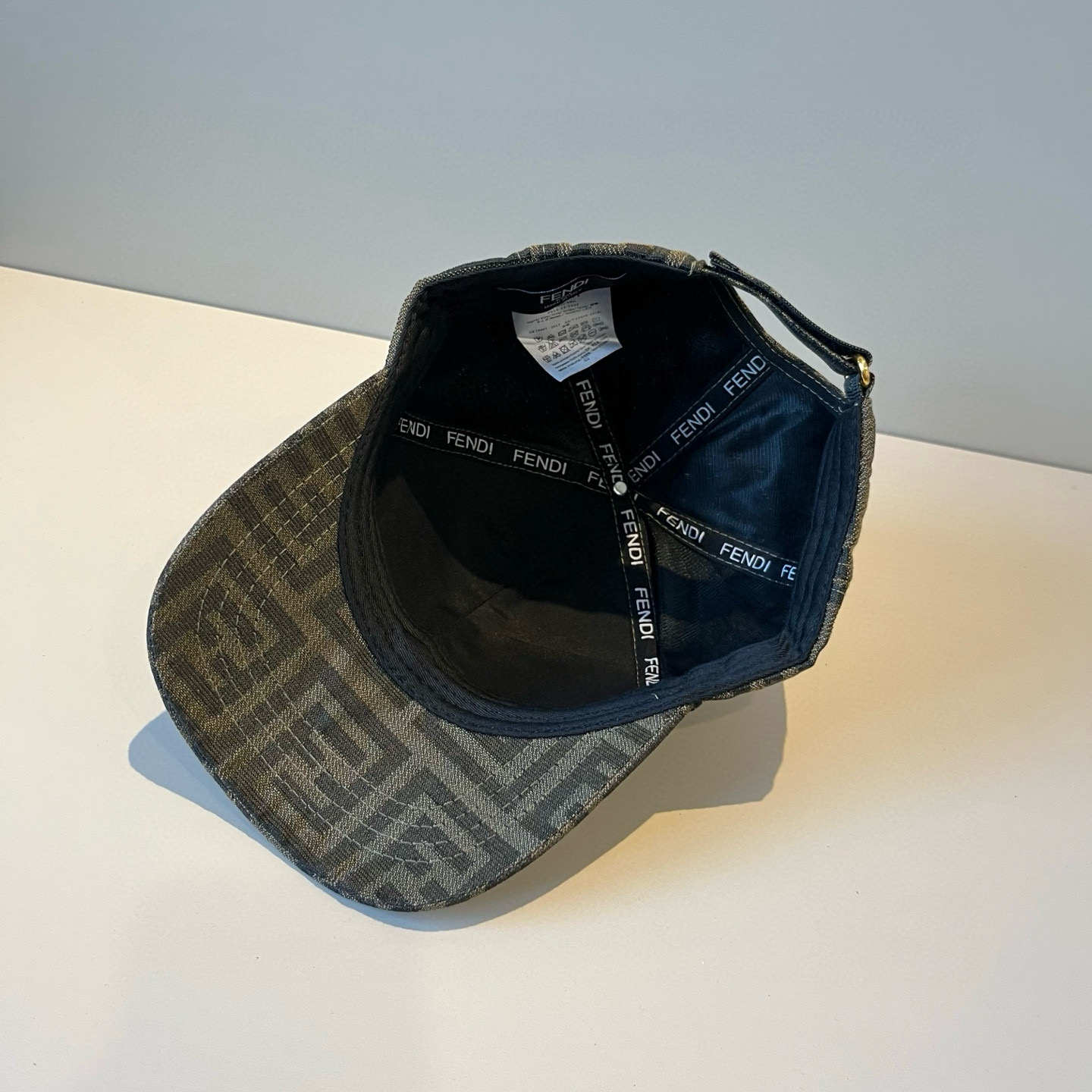  FENDI芬迪 老花系列棒球帽🧢 经典FF中古单品，气质穿搭单品，质量杠杠👍