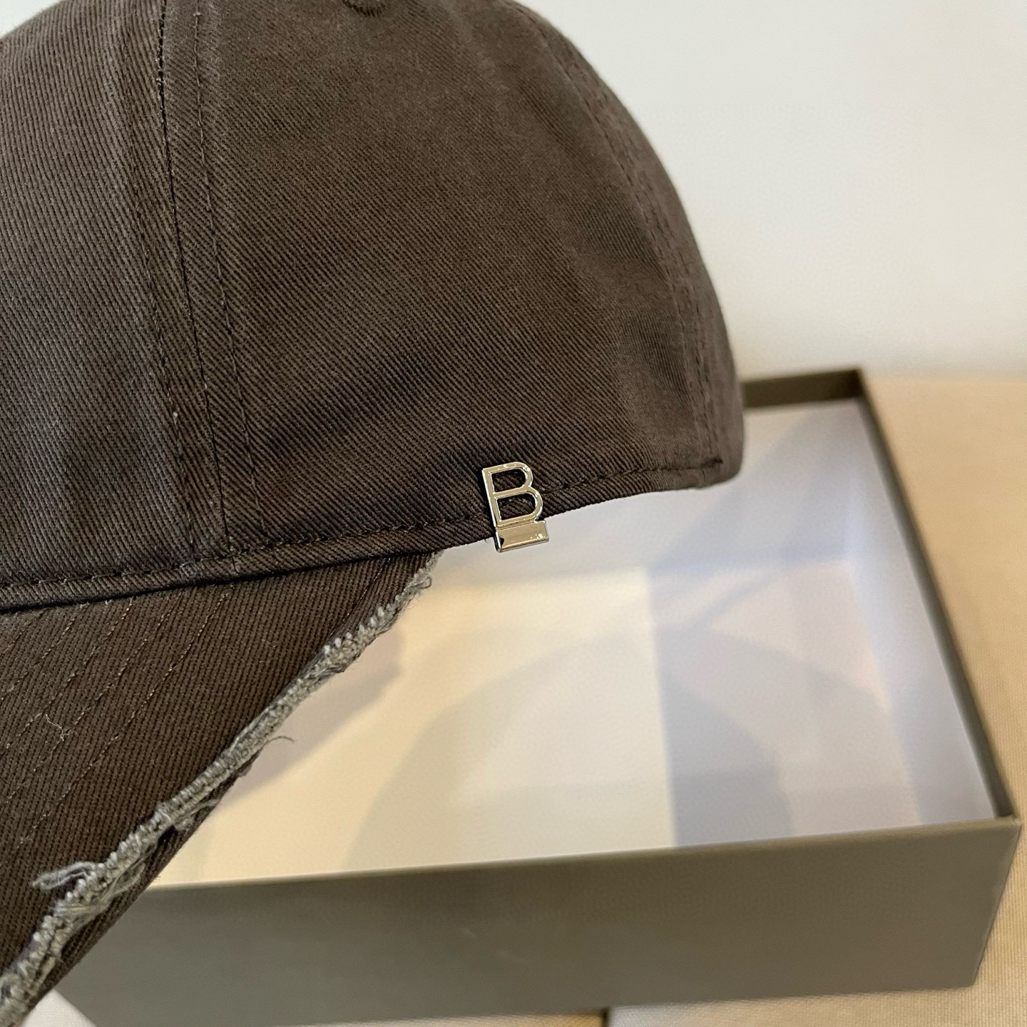  BALENCIAGA巴黎世家新款logo棒球帽，很酷的色系，男女佩戴都有不同style，第一批抢先出货