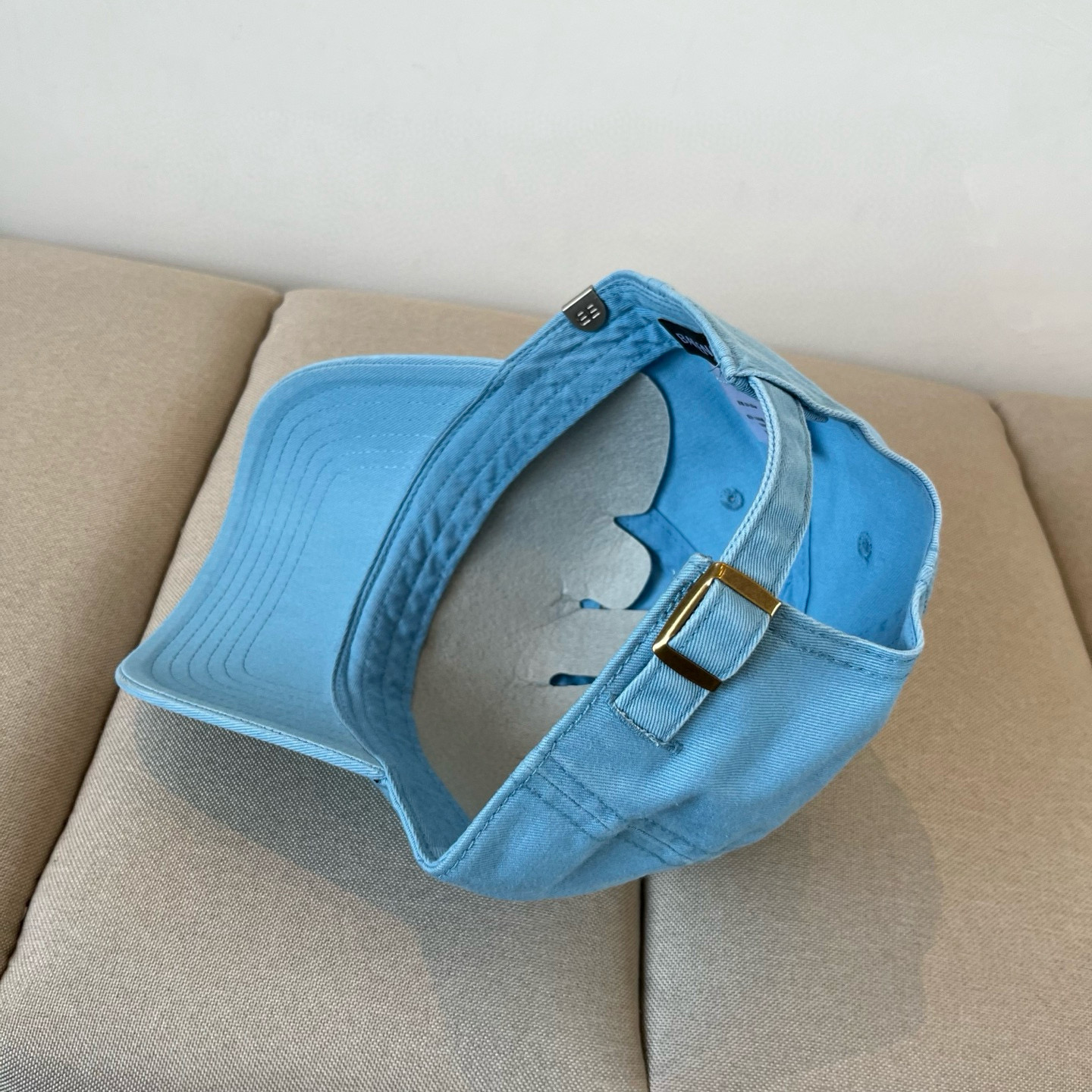  BALENCIAGA巴黎世家新款logo棒球帽，很酷的色系，男女佩戴都有不同style，第一批抢先出货