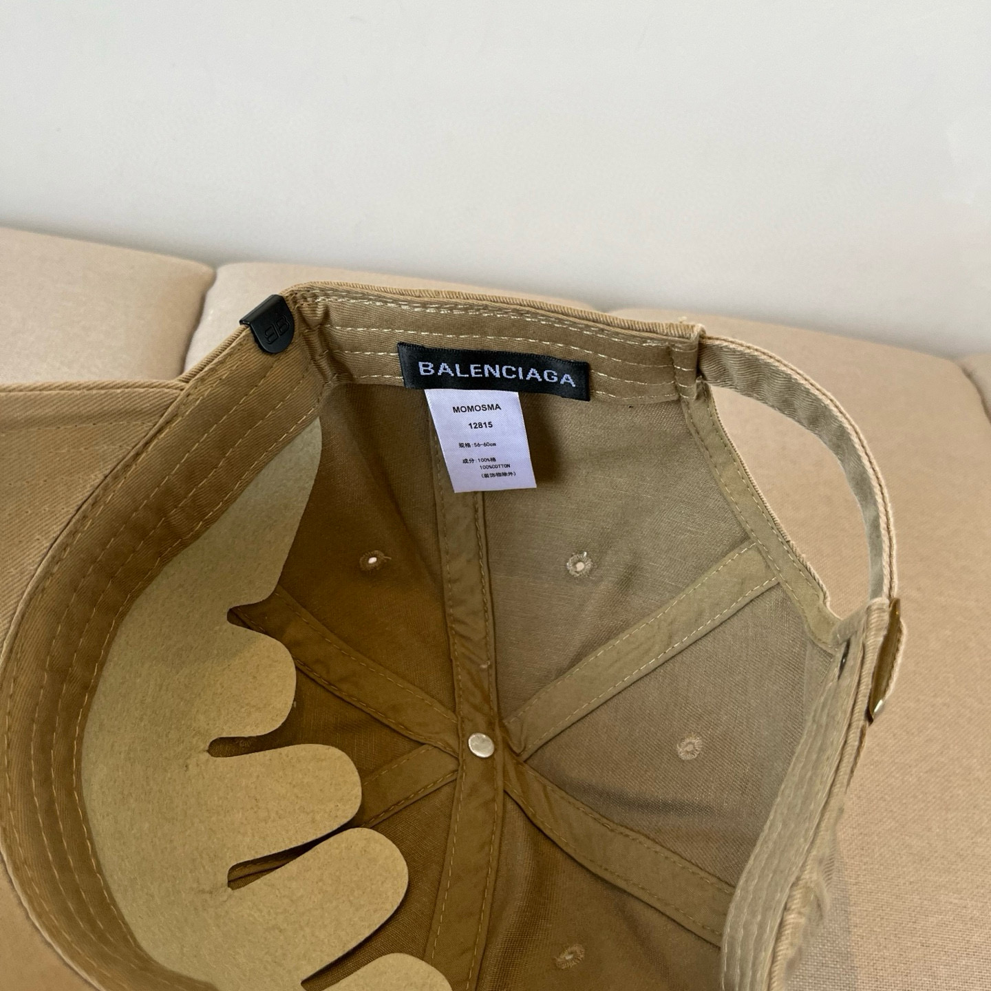  BALENCIAGA巴黎世家新款logo棒球帽，很酷的色系，男女佩戴都有不同style，第一批抢先出货