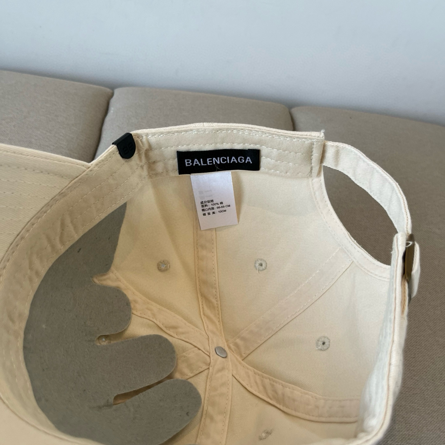  BALENCIAGA巴黎世家新款logo棒球帽，很酷的色系，男女佩戴都有不同style，第一批抢先出货