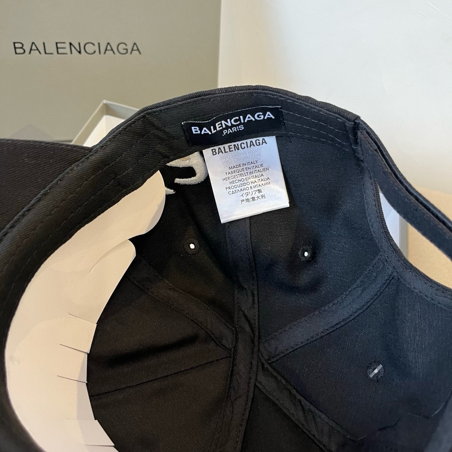  BALENCIAGA巴黎世家新款logo棒球帽，很酷的色系，男女佩戴都有不同style，第一批抢先出货