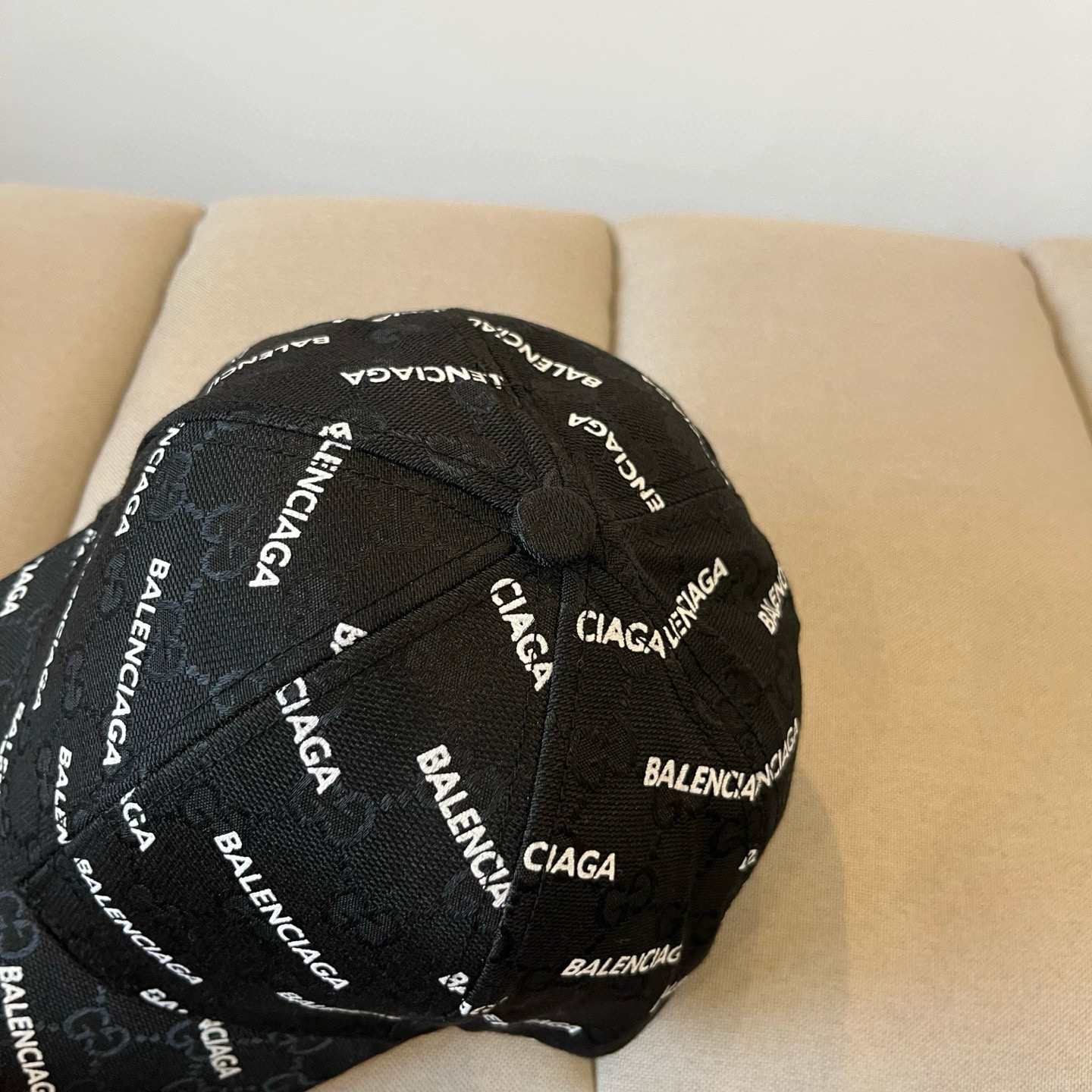  BALENCIAGA巴黎世家新款logo棒球帽，很酷的色系，男女佩戴都有不同style，第一批抢先出货