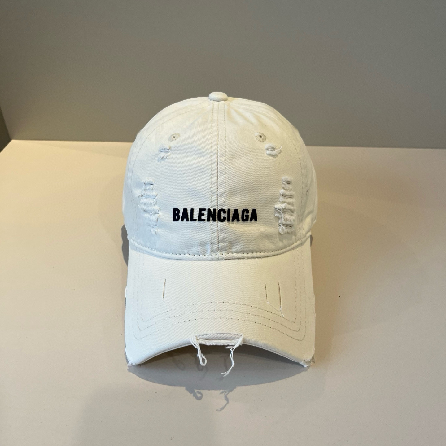  BALENCIAGA巴黎世家新款logo棒球帽，很酷的色系，男女佩戴都有不同style，第一批抢先出货